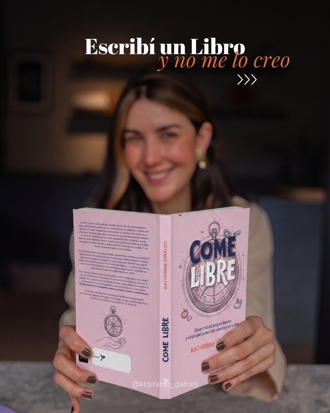 ✨ Quiero contarte una historia.
Una en la que descubrí una faceta de mí que no conocía, atravesada por dudas, aprendizajes, amor y mucha exigencia. 🤍
Porque para mí, la comida nunca ha sido solo comida: también es historia, cuerpo, emoción y vínculo. 🍽️✨
Come Libre nació de entender que comer en libertad no es controlar más, sino volver a confiar. 🌿
Y recordar que la vida no se reduce a lo que comes, cuánto comes o cómo te ves. 🌸
Espero lo disfrutes tanto como yo. 💫
Mis espectaculares fotos por el mejor @eldiariodebeto✨️
#ComeLibre #AlimentaciónConsciente #NutriciónSinDietas #ComerEnLibertad