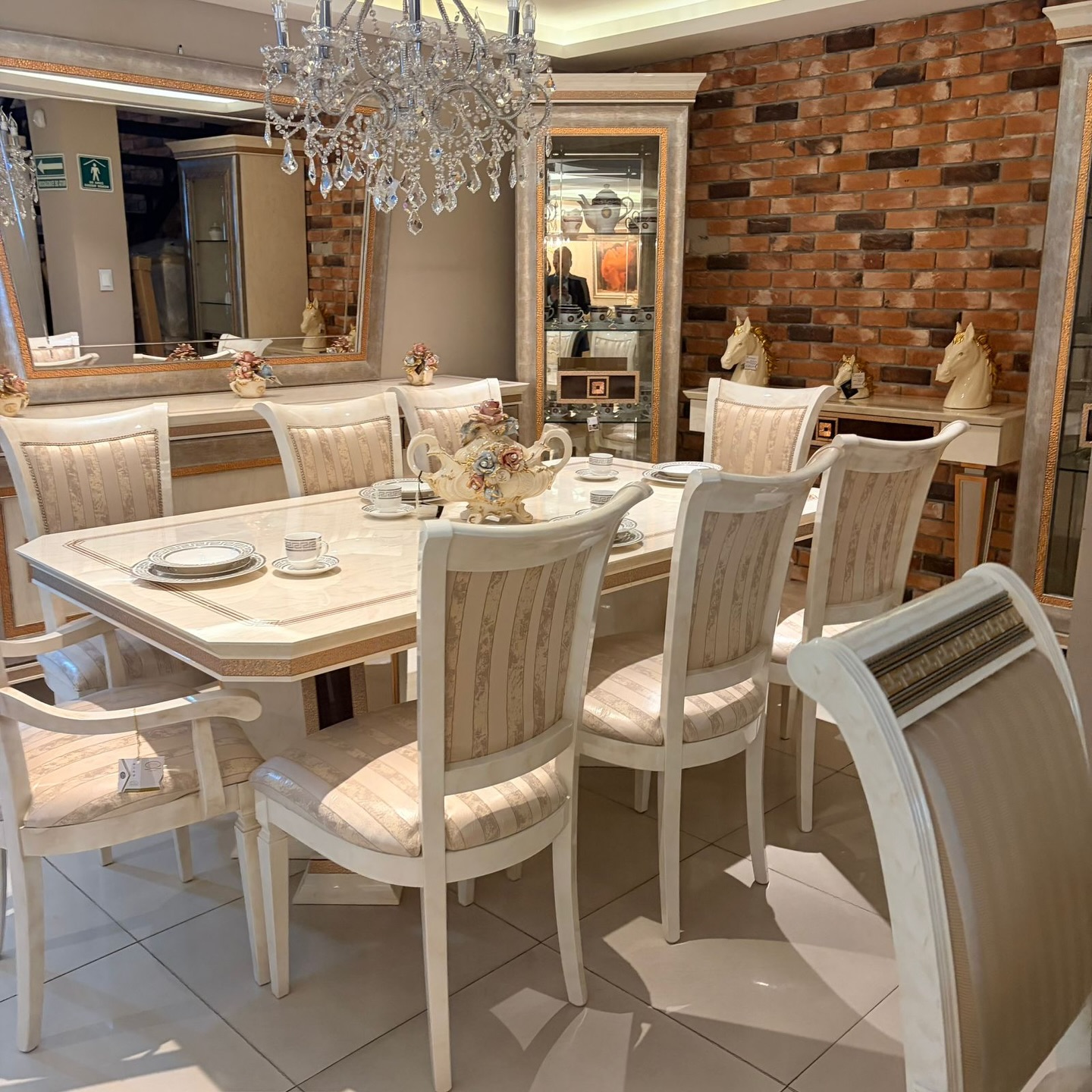Sucursal Naucalpan, Blvd Periférico Manuel Ávila Camacho 550; Cerca de Plaza Toreo. Estado de México. 🇮🇹
🌐 https://www.dortizmuebles.com
📲 https://wa.me/523314096151
TE ESPERAMOS EN NUESTRAS SUCURSALES:
📌SUCURSAL ZAPOPAN
Av. Patria No. 603 Esquina Aldous Huxley
Colonia Jardines Universidad
Zapopan, Jalisco México.
Cel Ventas 33 2612 1670
📌SUCURSAL NAUCALPAN
Periférico Blvd. Manuel Avila Camacho No.550
Naucalpan de Juárez, Edo Mex.
Cel Ventas 55 6086 6314
#dortizmuebles #mueblesdeitalia #mueblesimportados #mueblesitalianos