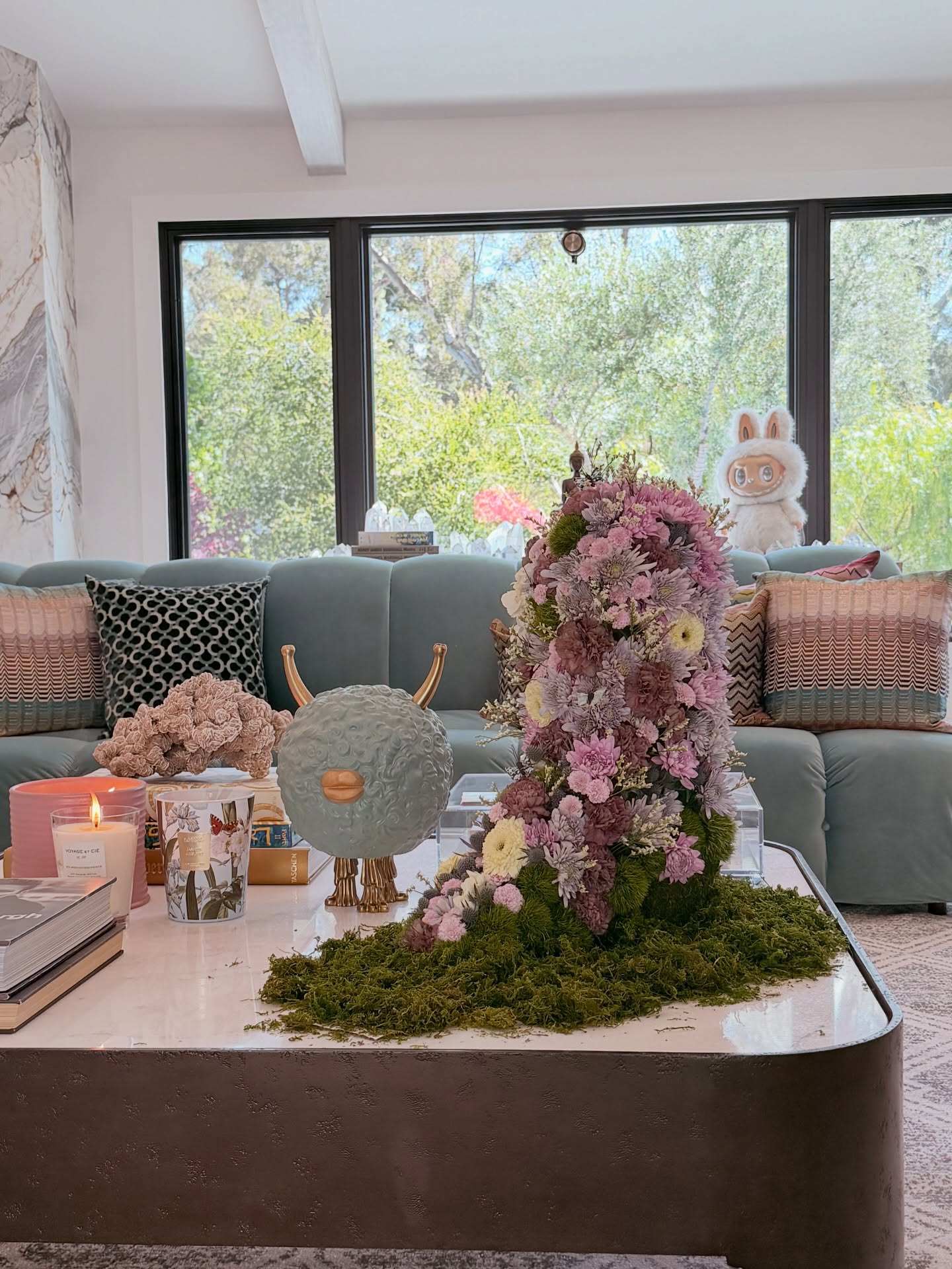 Cowboy boots but make it floral πΈπ«Άπ»π loved this mornings set up for the one and only @sydneydholland
