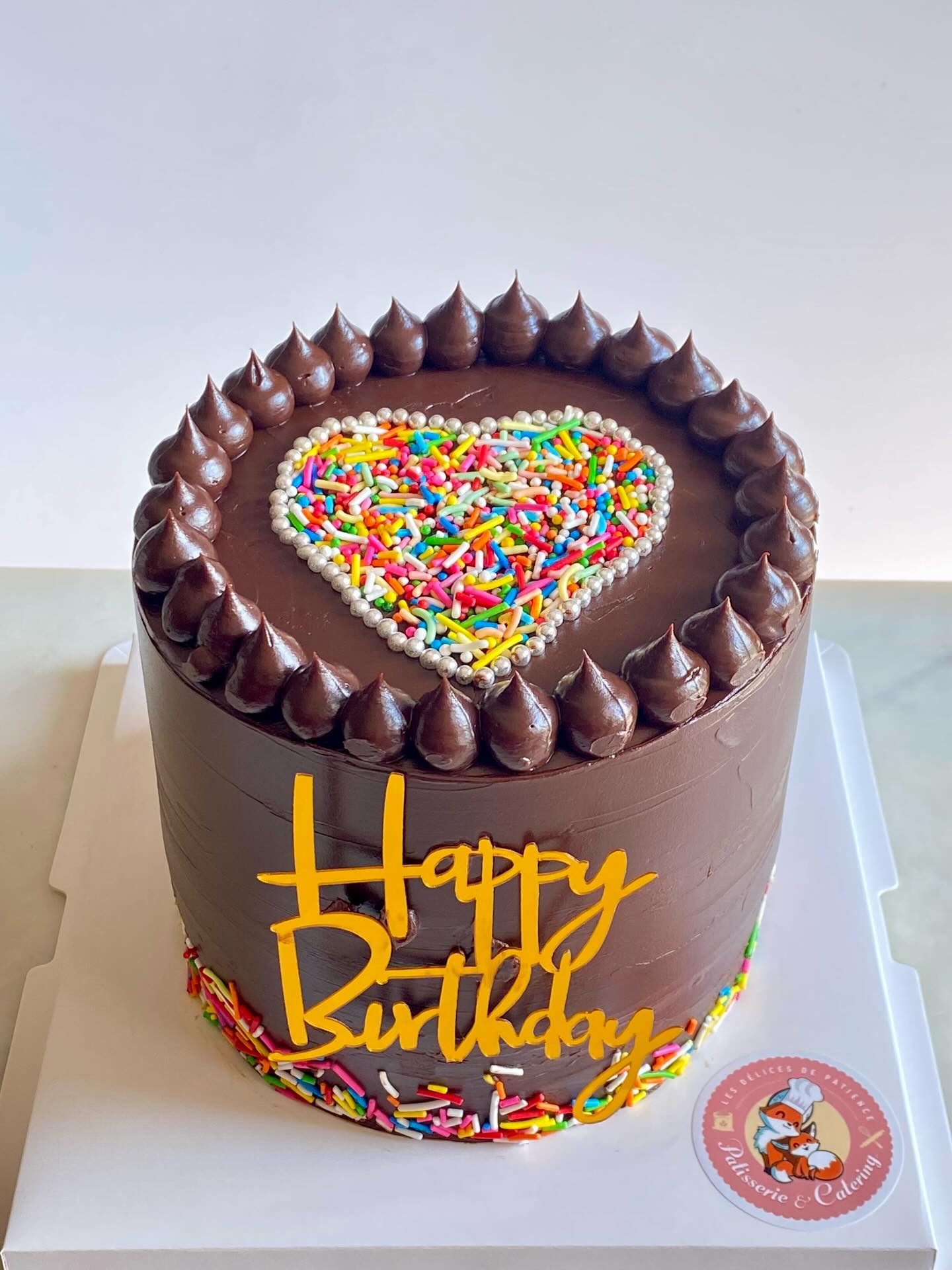 Looking for a proper chocolate cake?
You just found it.
The soft give of the sponge.
The smooth drag of the knife through ganache.
That quiet, almost glossy finish.
No noise.
Just texture, depth, and chocolate done properly.
#chocolatecake #chocolatelover #darkchocolate
#hkbakery #hongkongfoodie hkfood
customcakehk birthdaycakehk
artisanal handcrafted
frenchpatisserie frenchinhongkong
dessertlover cakehk