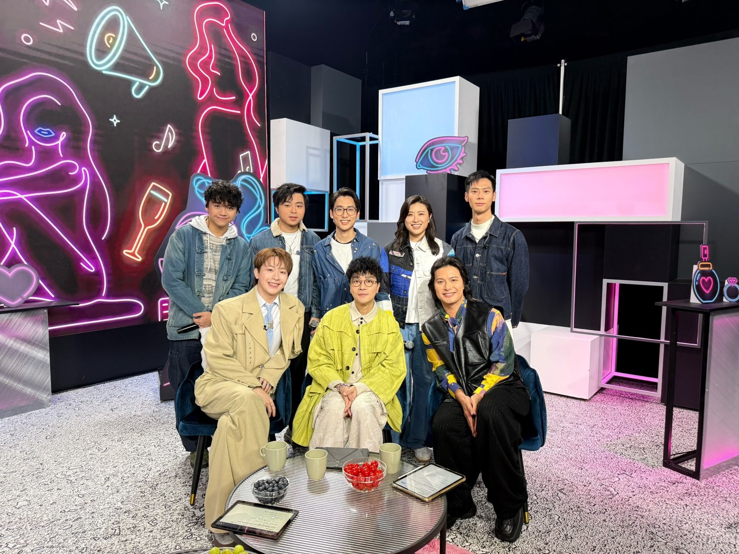 .
好榮幸獲得 ViuTV《怨女俱樂部》邀請✨
等我地有機會用 A Cappella 既純粹,
為 Adams 送上呢份禮物
@damssss_____
@dikwai
今晚11點見!
#acappella #viu #怨女俱樂部