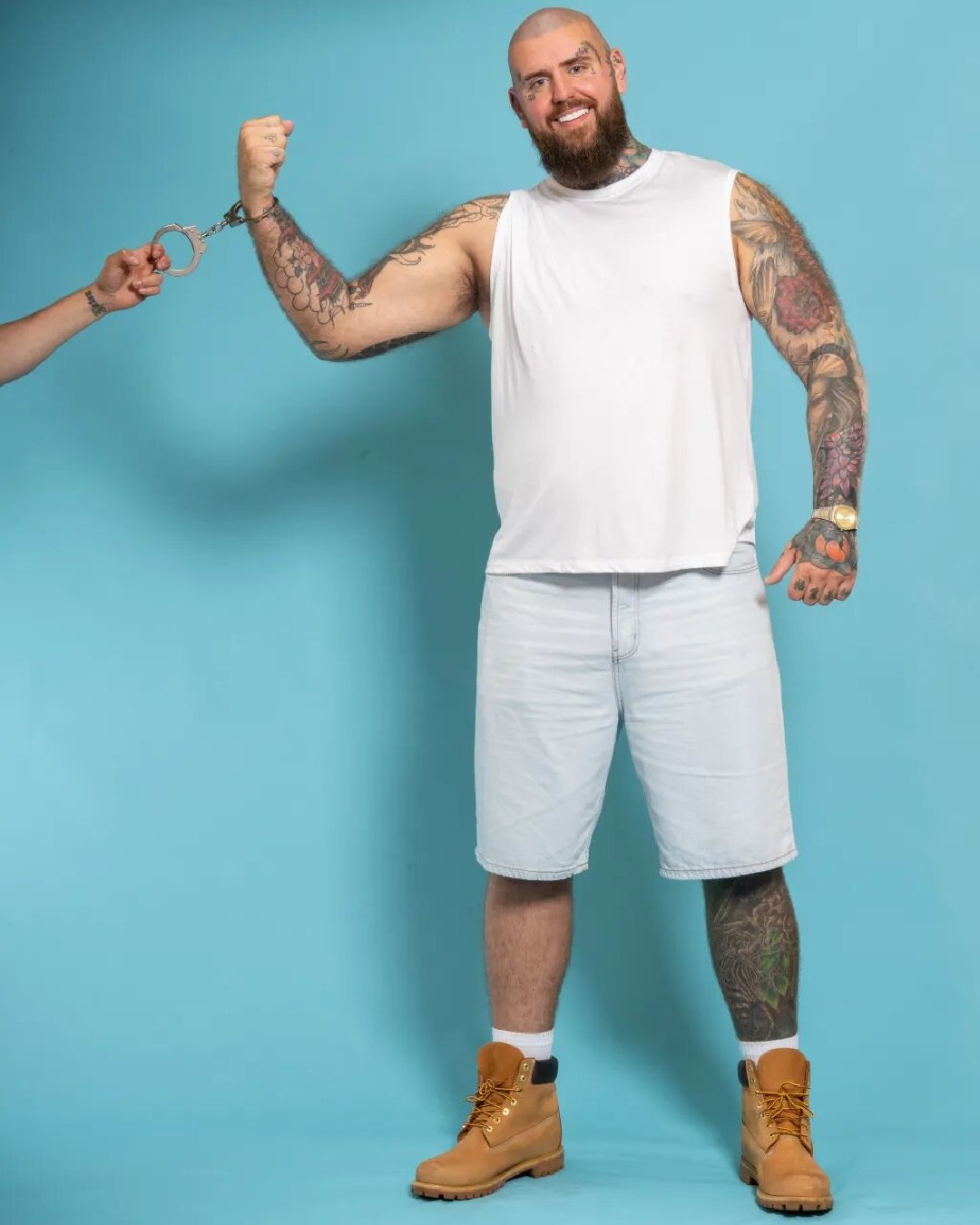On Channel 4’s Handcuffed: Last Pair Standing, adult performer Rob Makin was paired with Charlie Gray, a conservative married mom — and viewers could not stop talking after the two had to navigate a shower scene while literally handcuffed together.
Rob now says the moment “looked worse than it was,” explaining that both of them wore swimwear, used masks for privacy, and tried to handle the situation with respect.
The bigger question: is this wild reality TV social experiment entertaining… or has television gone too far?
Read more: https://bit.ly/4mO84Tr
#RealityTV #TVShow #Television #UKTelevision #Channel4 #MustWatch #Entertainment #TVSeries