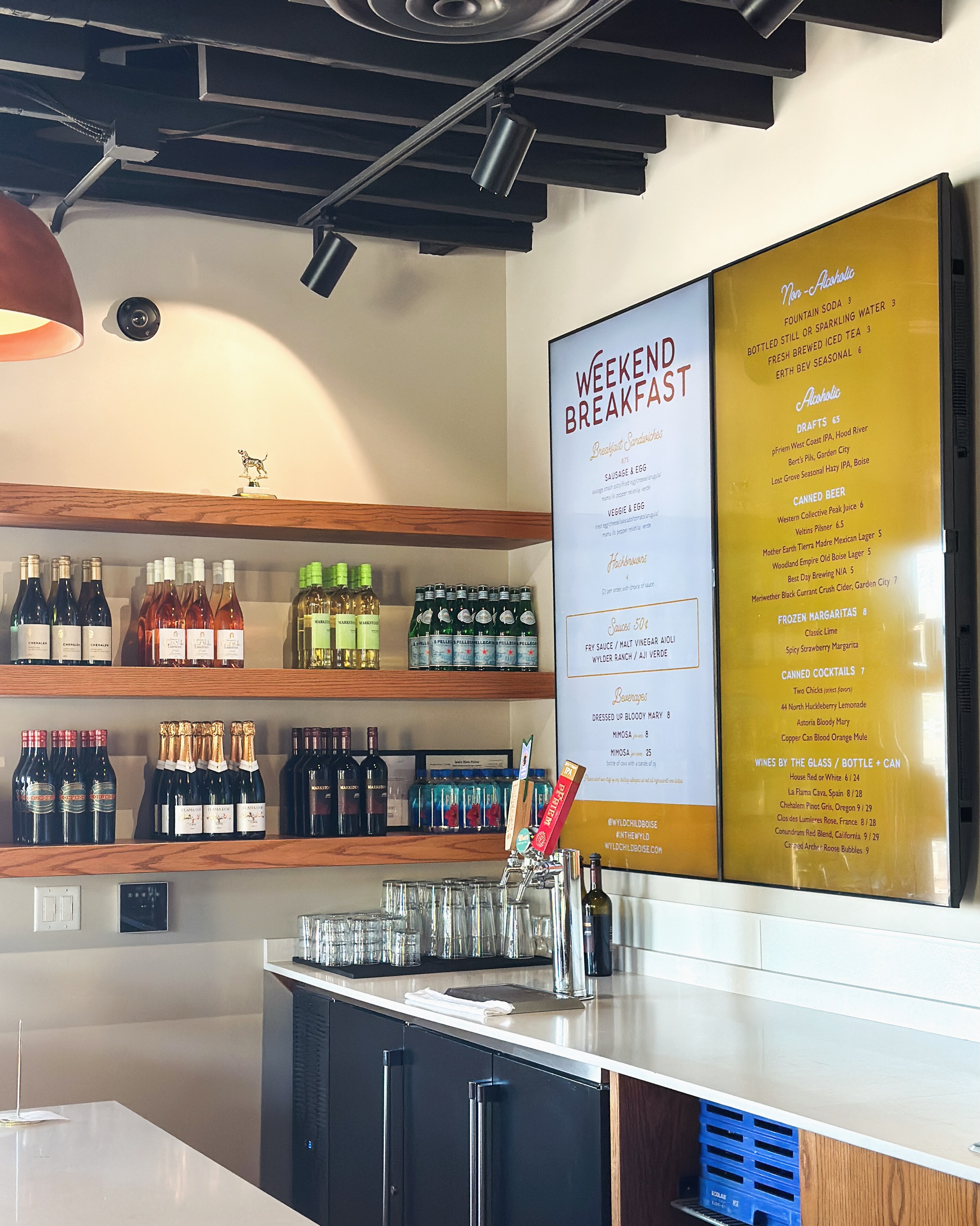 Sunday mornings just feel better when they start here. Breakfast’s on until noon, no rush.