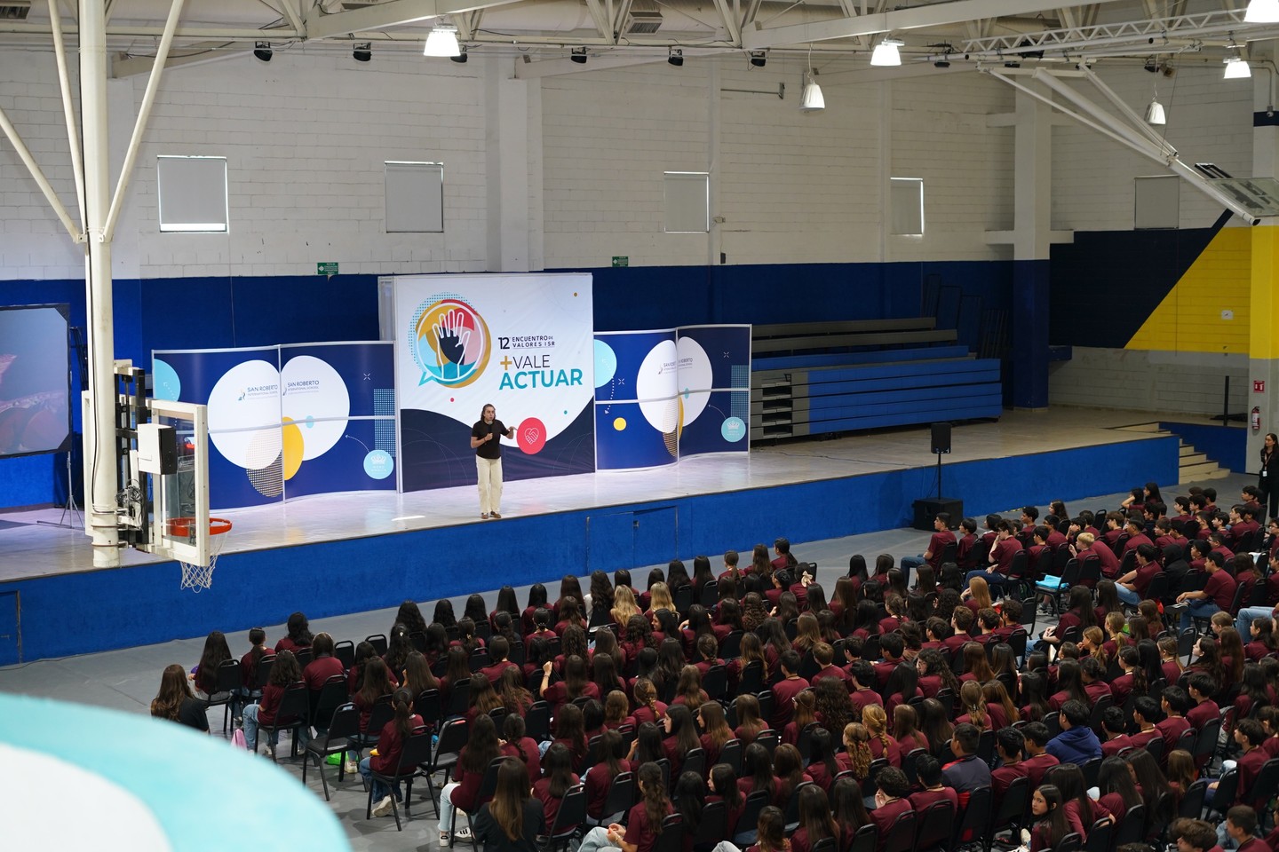 Taking action matters! “Más vale actuar” is a Social Responsibility project that brings together young people from public and private secondary schools for reflection, community, and dialogue. Last Friday, April 24th, we celebrated the 12th edition with 378 participants and 19 inspiring conferences. Congratulations to the organizing moms’ committee for making this event possible! 🎉👏 #WeAreISR