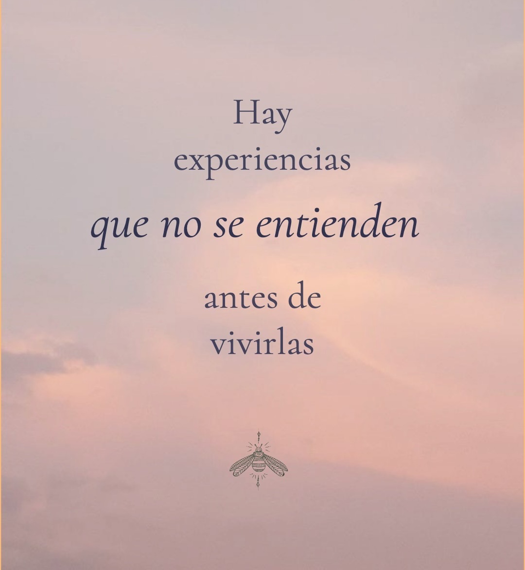 A veces el cuerpo cambia antes de que la mente comprenda
Y la liberación es soltarte a la transformación total,
Permitir conocerte a ti misma expandida, re- conocerte
Después de atravesar la profundidad desconocida e intensa
Y nadie sabrá cuál es el ritmo correcto, nadie puede decirte qué esperar,
Te irás descubriendo
🤍