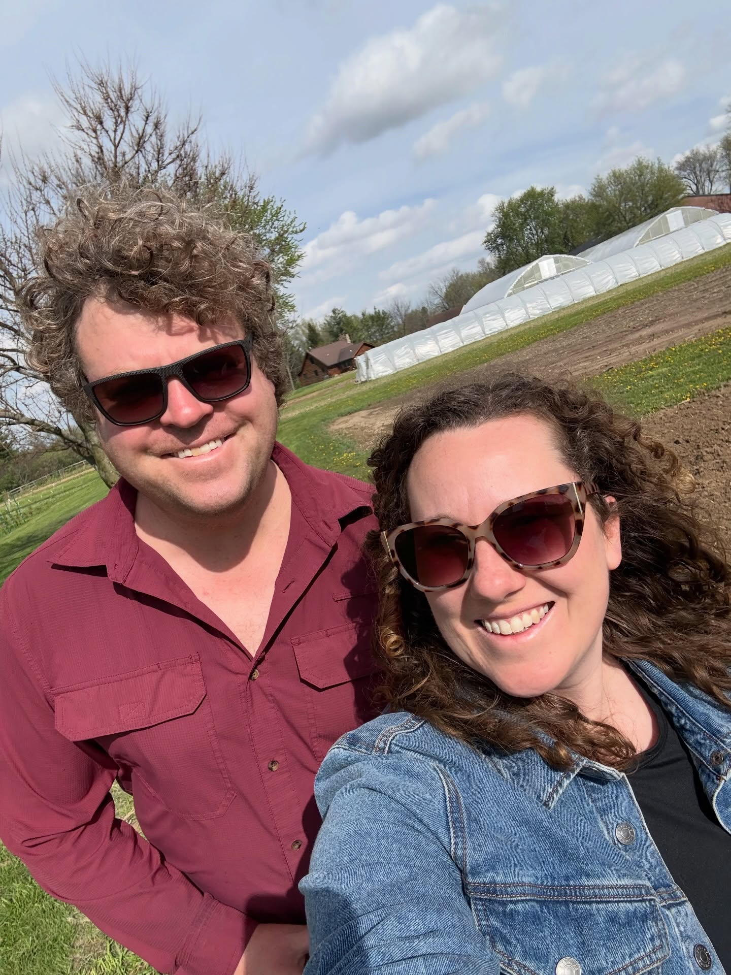 We’re so excited to finally be working the soil and getting crops in the ground 🌱 After a slow, wet start to the season, it feels so good to be planting outside again.
Onions are officially in! We’ve also seeded more salad greens, radishes, and peas
Spring is here!! ☀️🌱