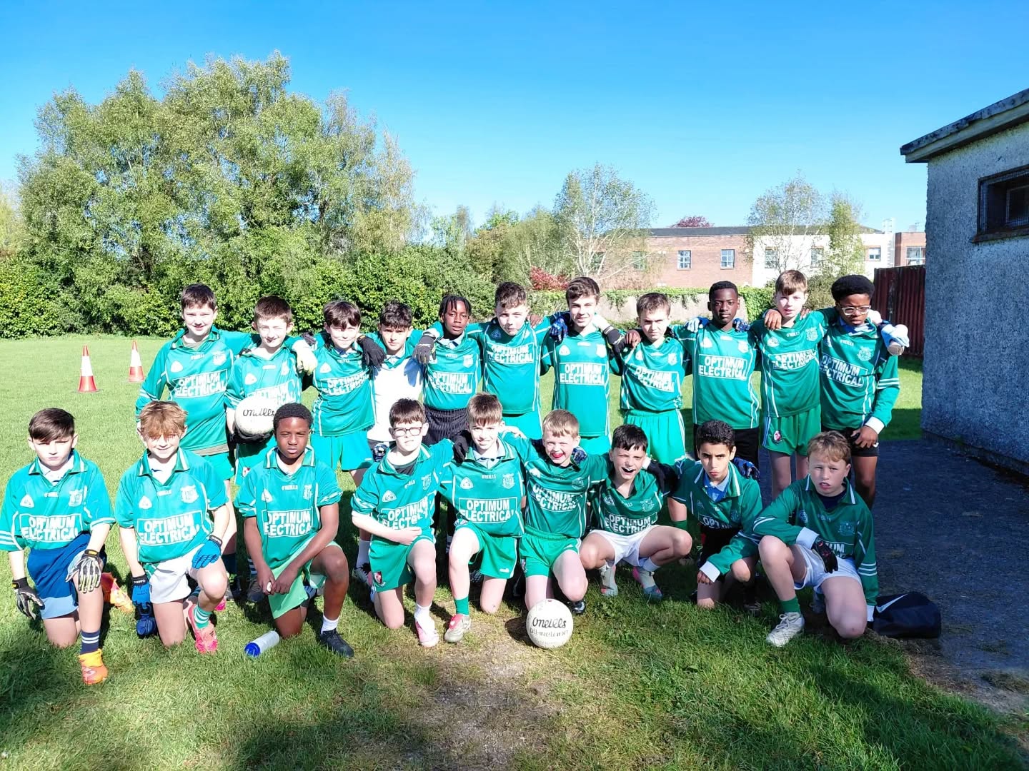 Hard luck to our Senior boys who played the Gael scoil today. It was very close game but unfortunately it didn't go our way!