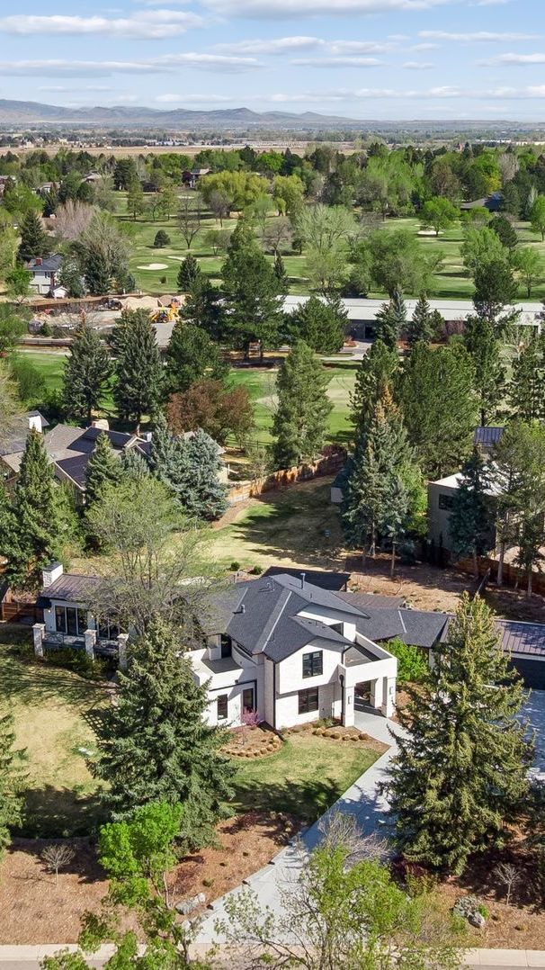 Set along the 9th fairway at Boulder Country Club, this home is a must-see! The stone exterior makes a strong first impression, and once you’re inside, the natural light and open layout draw you in immediately.
Honestly... what’s not to love 😍
Listing Agents: @kk_colorado + @amycoloradorealtor | @valtacolorado + @compass_colorado
Photography | Videography: @spacecrafting_photography