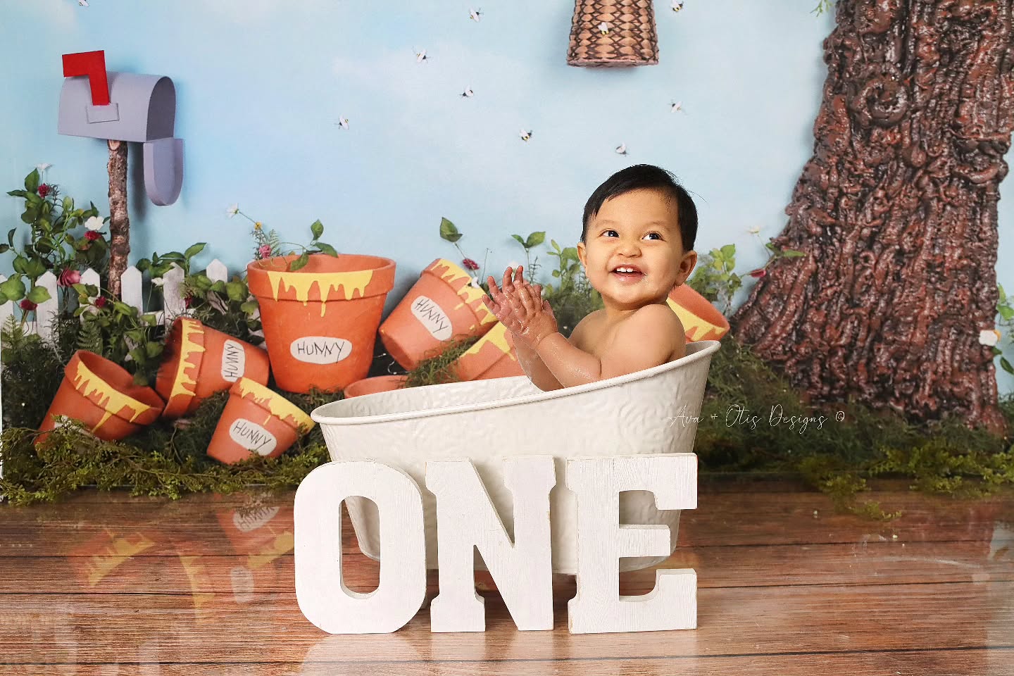 Bathtime for the birthday boy 🛁
#firstbirthdayphotoshoot
#cakesmashphotography
#cakesmashsession #winniethepoohcakesmash #avaotisdesigns