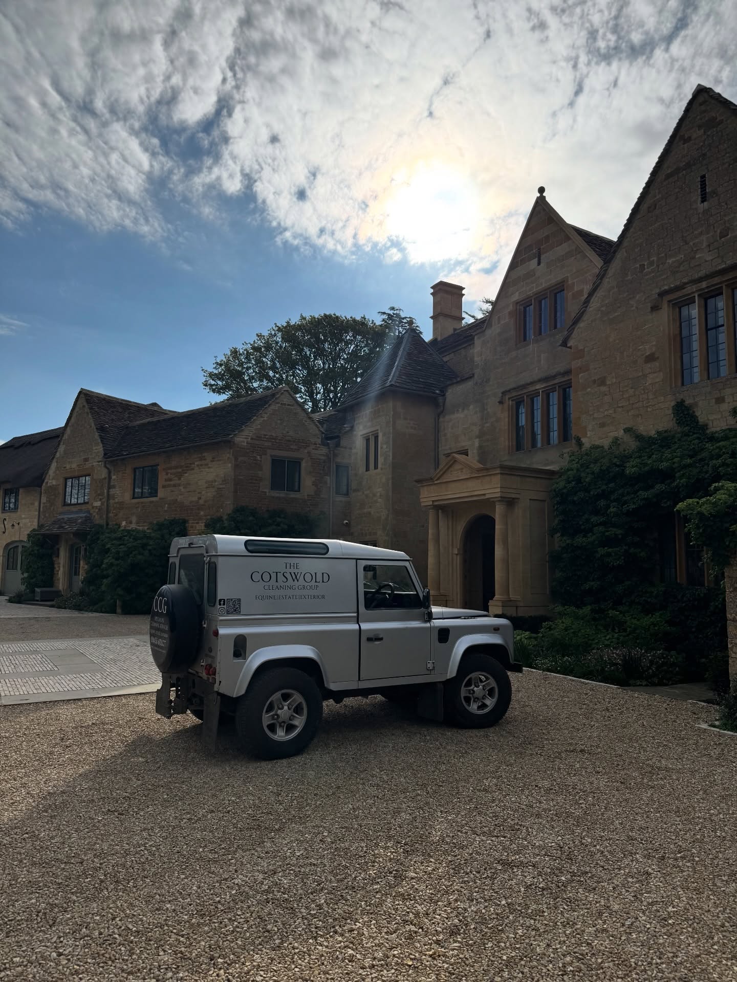 It’s an absolute pleasure being able to visit some of the Cotswolds most beautiful Estates & Homes.
But cleaning these beautiful and delicate homes we need superior products, after moving all of our domestic and commercial cleaning products to @delphiseco we’ve also moved our carpet cleaning products to @worldofclean amazing on delicate woollen carpets and we all know how much of a pain woollen carpets can be.
#cotswolds #cotswoldliving #lifestyle #luxury