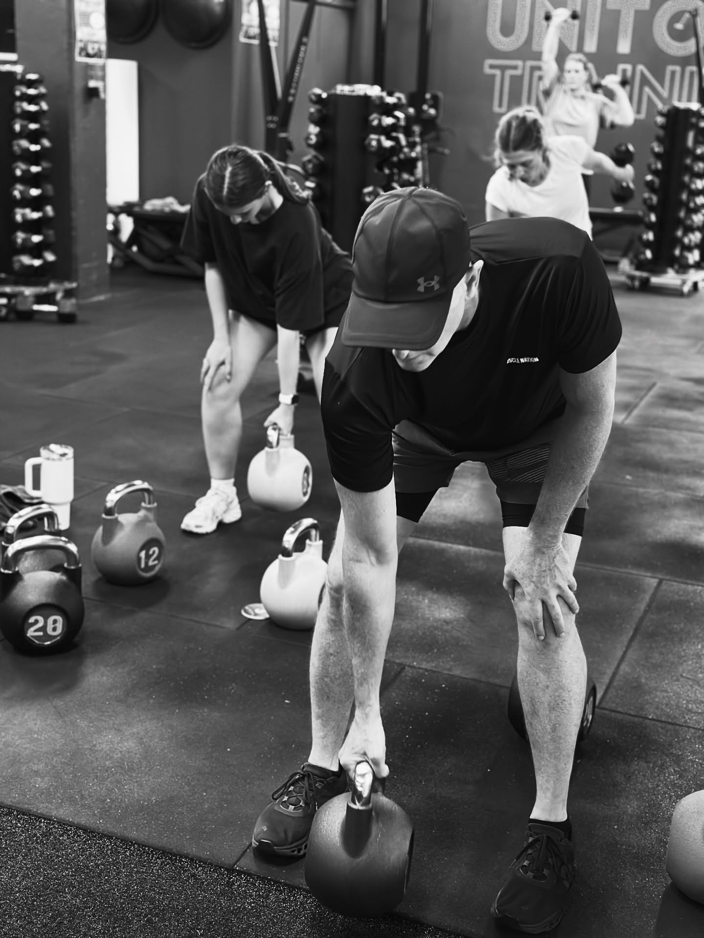 Fun fact - people are more likely to stick with strength training when they do it in a group.
Community is a sneaky superpower 🏋️
#unitone#annandaleunitone#unitonetraining#annandalegym