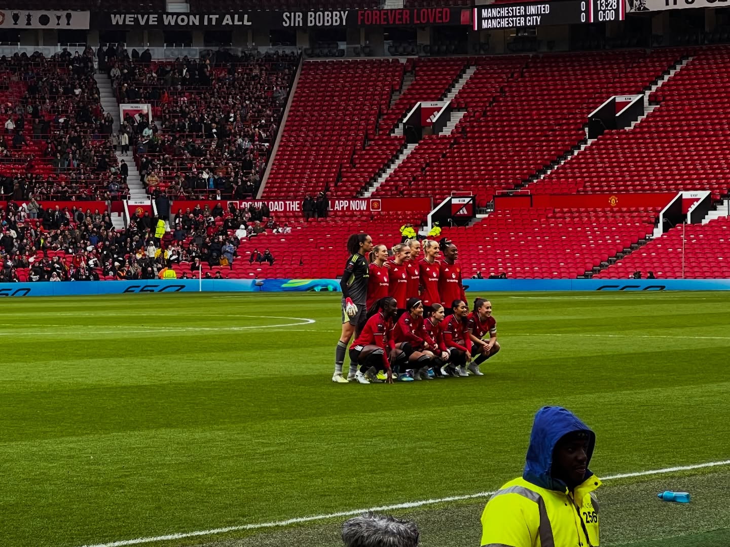 Shots from the women’s Manchester Derby. Not the reason I wanted but what an experience! And not just the weather.
P.s. Goodluck today girls @manutdwomen
#wsl #photography #sportsphotography #manunited #manci̇ty