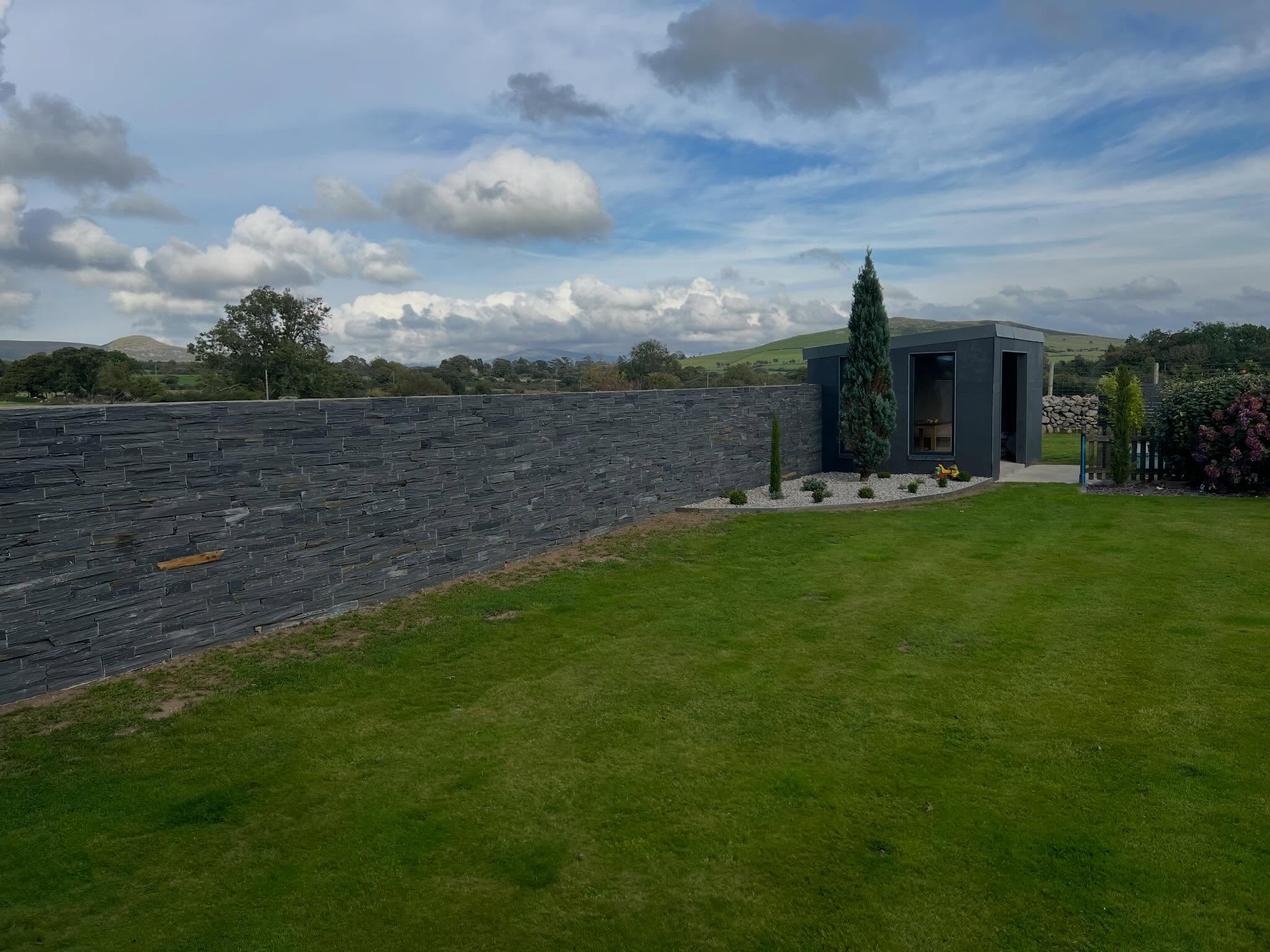 Natural Slate Bricks
High Quality Natural Stone Cladding
Our Natural Slate Bricks feature deep, rich grey tones that work perfectly on garden walls, boundary walls, and feature areas—creating a sleek, modern finish with natural texture.
📍 Want to use Natural Slate Bricks on your next project?
🌐 www.zclad.co.uk
📞 01869 220 050
#slatebricks #gardenwall #outdoorliving #landscapedesign #naturalslate