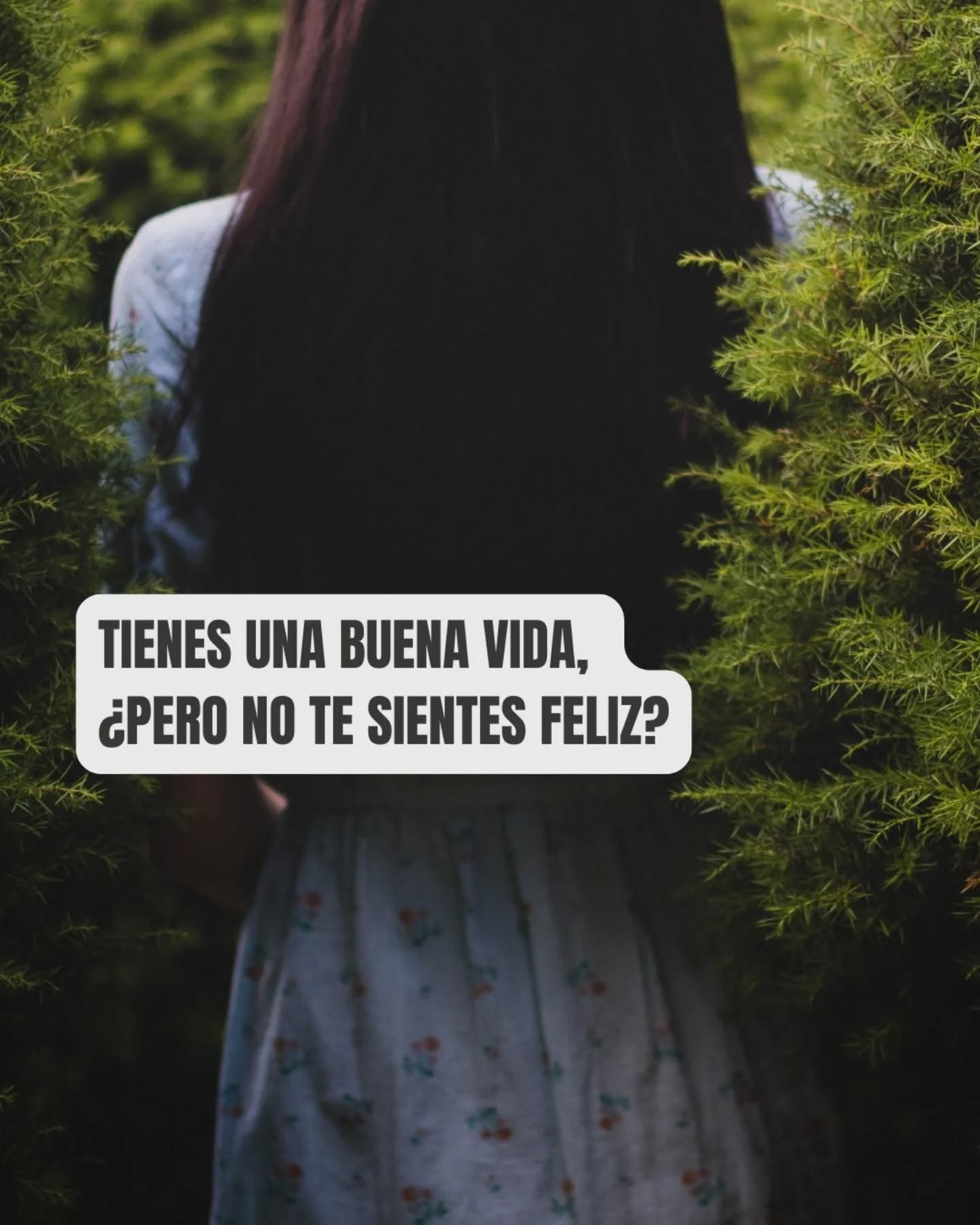 Muchas mujeres llegan a este punto sin entender qué les pasa.
Tienen una buena vida.
O al menos… eso parece.
Pareja.
Hijos.
Estabilidad.
Y aun así, hay algo que no encaja.
Se sienten vacías.
Irritables.
Desconectadas.
Y lo más difícil es pensar que no deberían sentirse así.
Entonces aparece la culpa.
El autosabotaje.
El silencio.
El aguante que es difícil de sostener.
Y una pregunta que incomoda:
“¿Así voy a vivir el resto de mi vida?”
NO es desagradecimiento.
Es desconexión.
En algún punto dejaste de escucharte. Y eso empieza a pasarte factura.
Si algo de esto te resonó, guárdalo.
Tal vez necesites volver a esto.