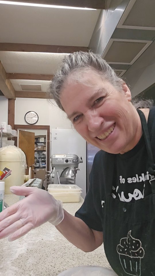 Just going to leave this little time lapse video by our resident cinnamon roll specialist here to start your Saturday!!