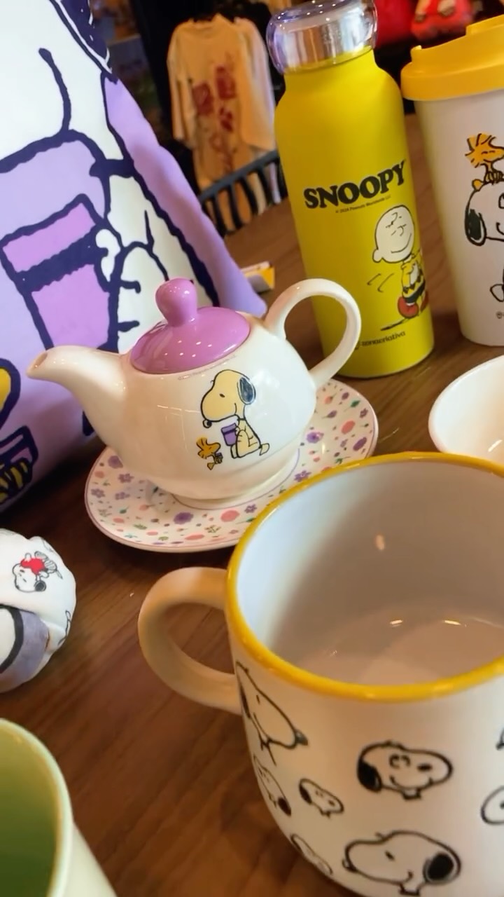 ☕🐾VAMOS TOMAR CAFÉ?
hoje bem na vibe Snoopy 🐶💚
mas tem vários outros temas aqui na Orcs também 👀
tem caneca, pratinho, tigela… tudo que precisamos! Até almofada pra deixar tudo mais confortável 😌Ou até garrafinha pra levar seu café depois 😎
é basicamente tudo pra montar seu momento do jeitinho que você quiser 💚 #snoopy #zonacriativa #cafe #cafedamanhã