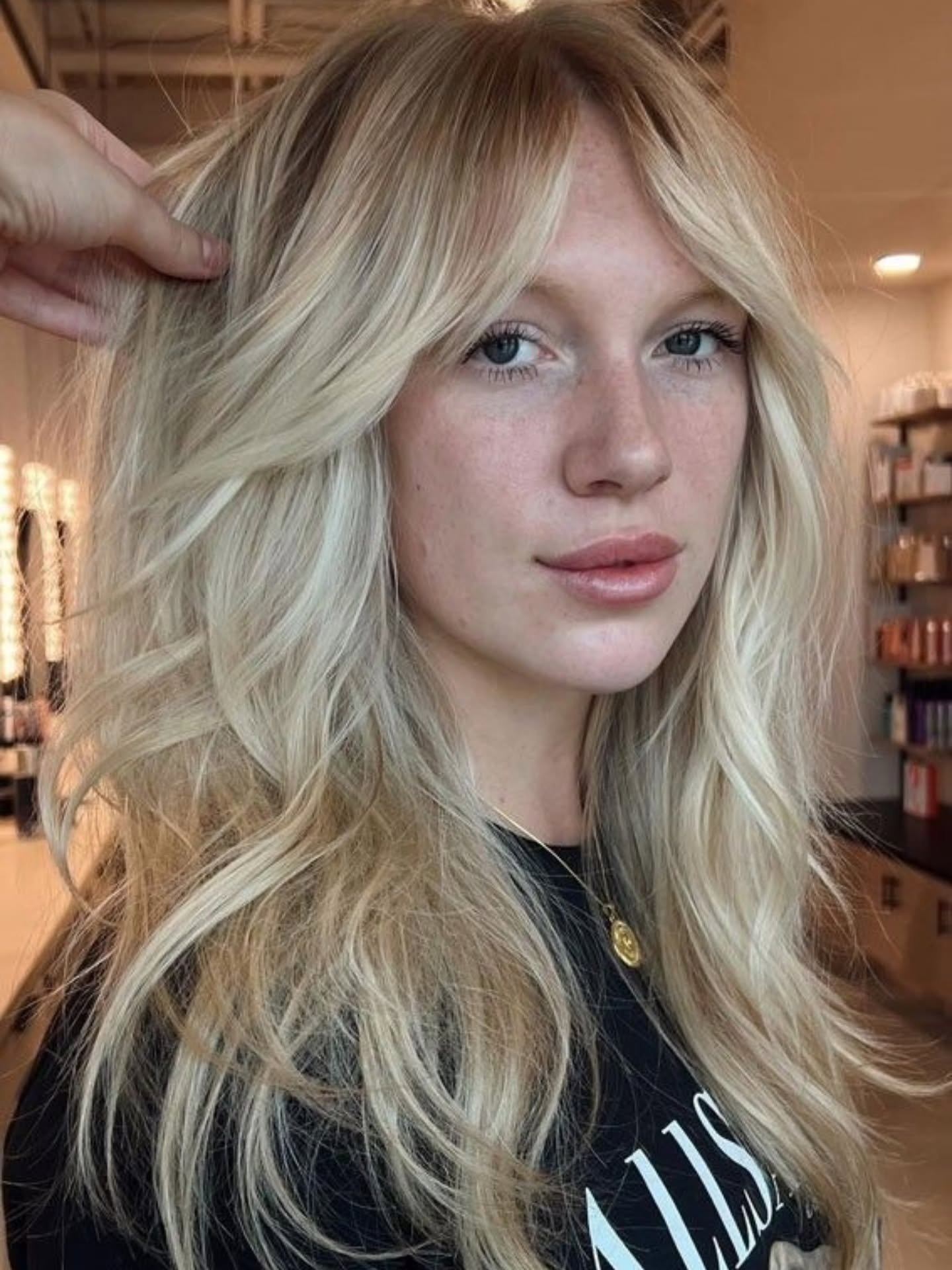 wolf cuts are having a SERIOUS moment rn and for good reason — shaggy layers, volume, movement, works on every texture. our stylists are literally obsessed.
if your pinterest board is full of these and you keep saying "maybe next time" — this is your sign.
📍 WingHaven, O'Fallon MO
🔗 book in bio → studiobellasalon.com
#booknow #summerhair #studiobella #ofallon #winghaven stlouishair newclientsaccepted hairsalon blondehair colorist extensions hairteam salonlife hairtok stlouissalon