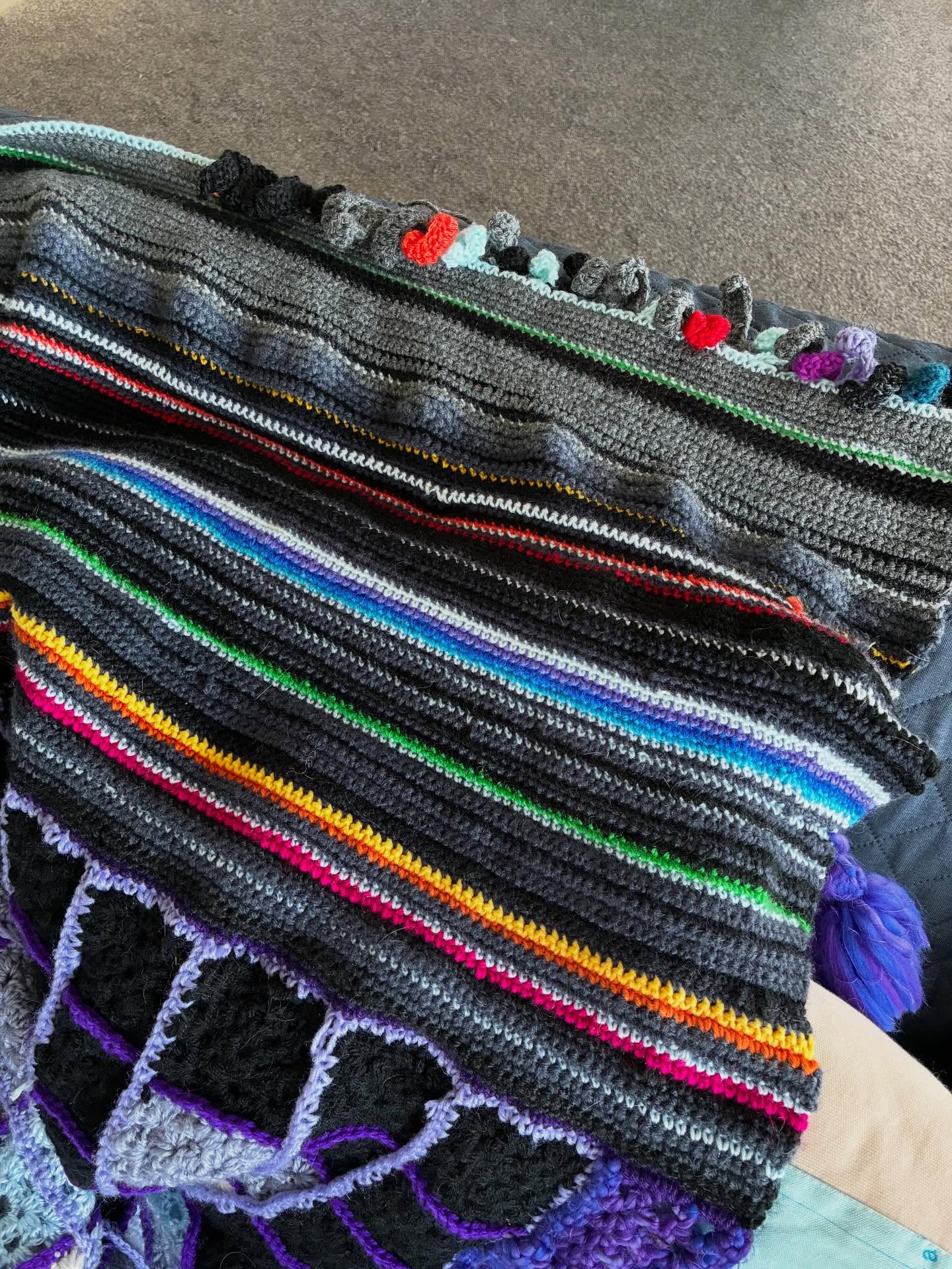 Remember my granny square blanket? I started doing a row a day around as edging with a slightly different colour scheme (rainbow colours for days I feel pretty normal). The blanket was getting too big and heavy, so now I have switched to adding a little fringe every day. Last week has been mostly black, so I took myself off to the doctor to ask for another new prescription for a newly available (although unfunded) CGRP medicine. It is an injectable and I am needle phobic😬 might need some help with this one. Let’s see if more rainbow colours appear and less black? #holdingouthope #migrainewarrior #trialingnewmedications #artbasedresearch