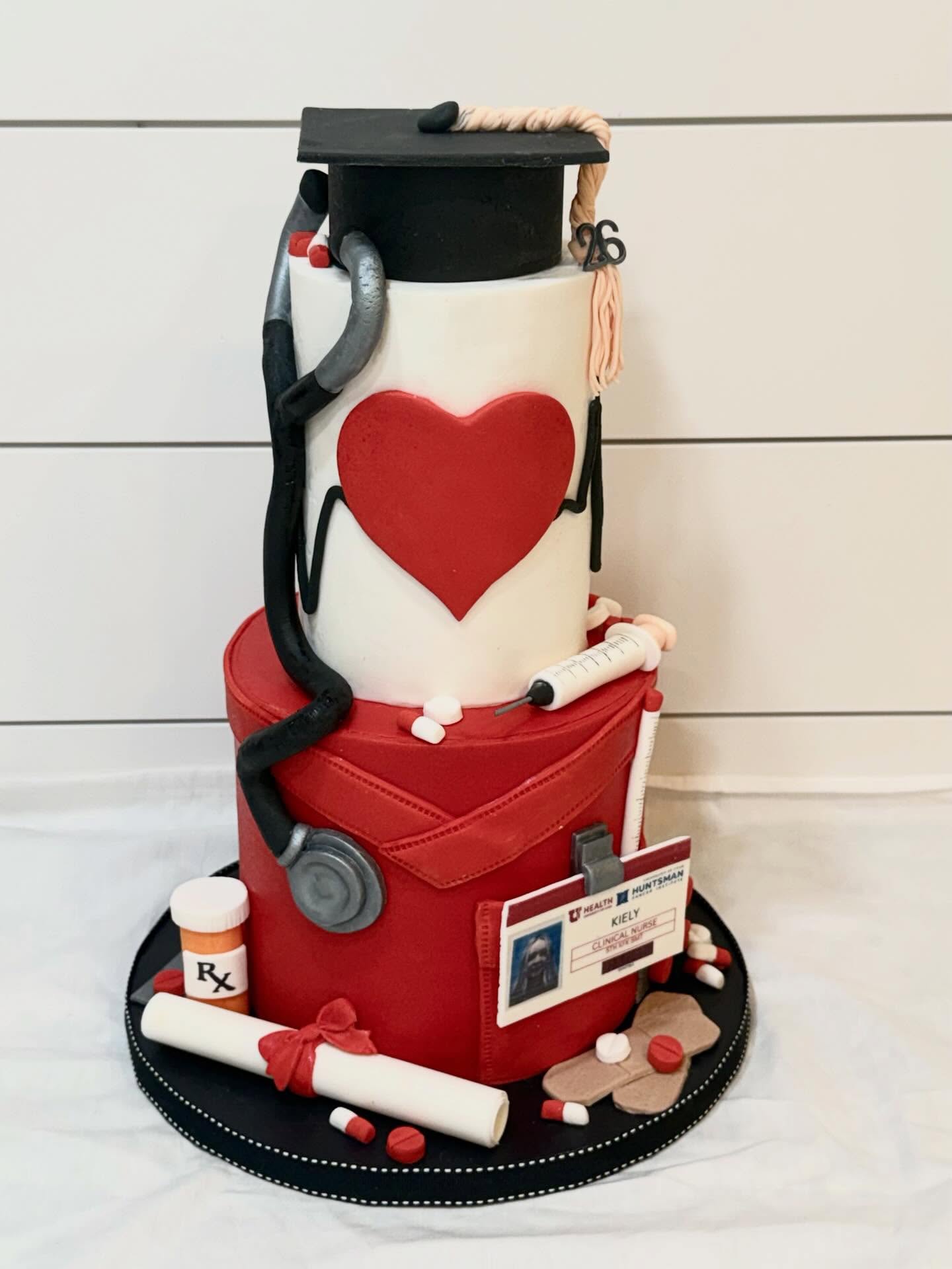 There’s nothing more rewarding as a cake artist than getting to be part of someone’s milestones and achievements. Congratulations Kiely on graduating from nursing school.
Top tier: almond poppyseed
Bottom tier: princess vanilla
#nursinggraduationcake #nursingcake