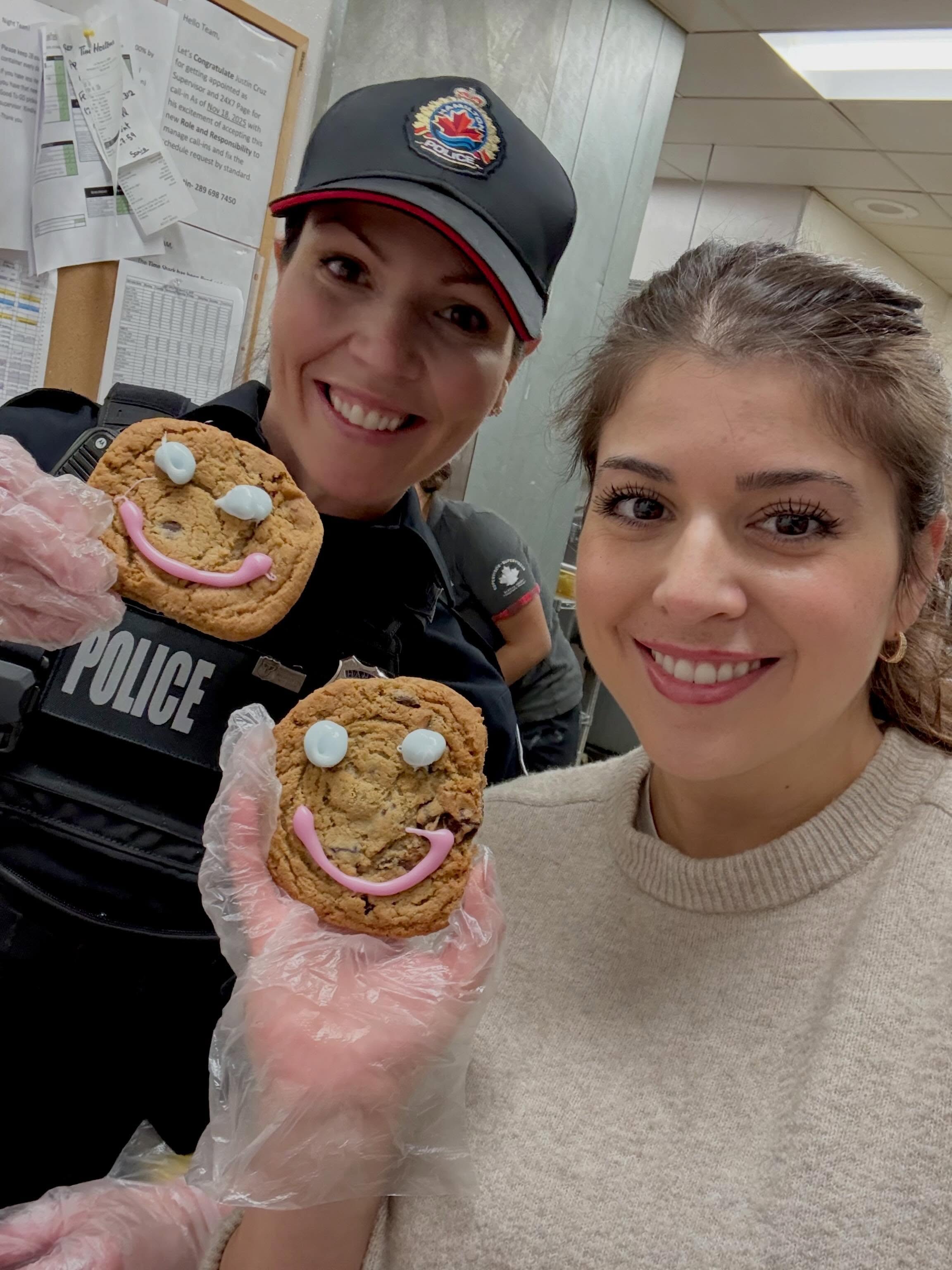 Behind every Smile Cookie is a volunteer with a big heart π©·πͺ
Our volunteers are showing up with so much care, patience, and kindness. Every smile they pipe onto a cookie helps feed our community and we are so incredibly grateful.
#smilecookie #volunteering #timhortons
@timhortons