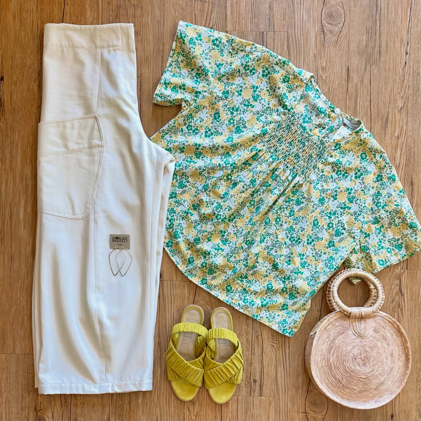Pants are cream, not white. π¦
The details:
Everlane top sz M, $24
ZERO + Maria Cornejo culottes (msrp $525)
sz 10, $88
LD Tuttle suede sandals sz 38, $40
Straw purse, $18
Morgen Barrett earrings, $36