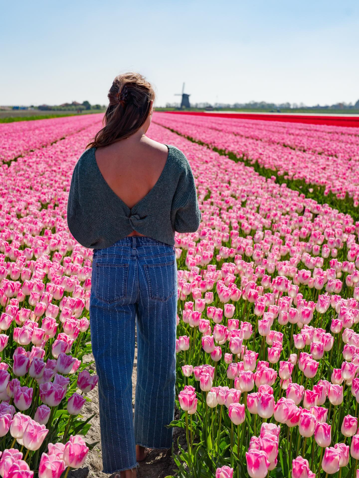 Lieve Linsy 💖
Last weeks of being pregnant are extra magical with so many tulips around 🌷 we had so much fun together during this photoshoot that I think it can be seen on all the pictures. I was often smiling even when I was editing the photos really 😀so much joy 🫶
💖💖💖
And just to say it out loud - now tulip season is over 🥺for anyone who wants a tulip photoshoot book your agendas in the period of second half of April 🙈in our photographers family in tulip season we book nothing else than tulips 🌷