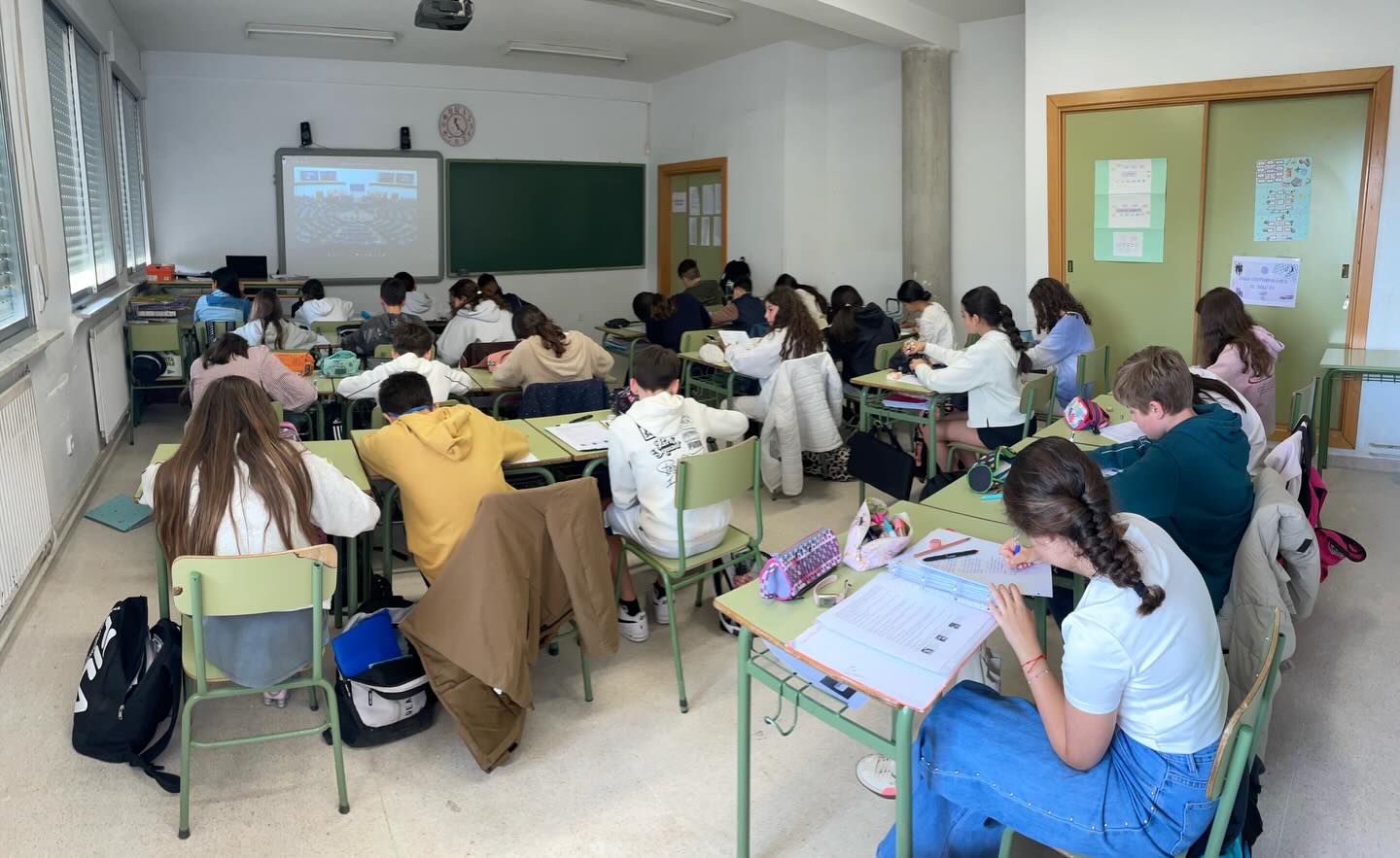 Los alumnos de 1ºESO han podido aprender más, en la asignatura de Alternativa, sobre las instituciones de la Unión Europea y las distintas políticas. Emprendidas actualmente, todo con el fin de saber más sobre el mundo que nos rodea. #unioneuropea #salamanca #yosoydelmachado