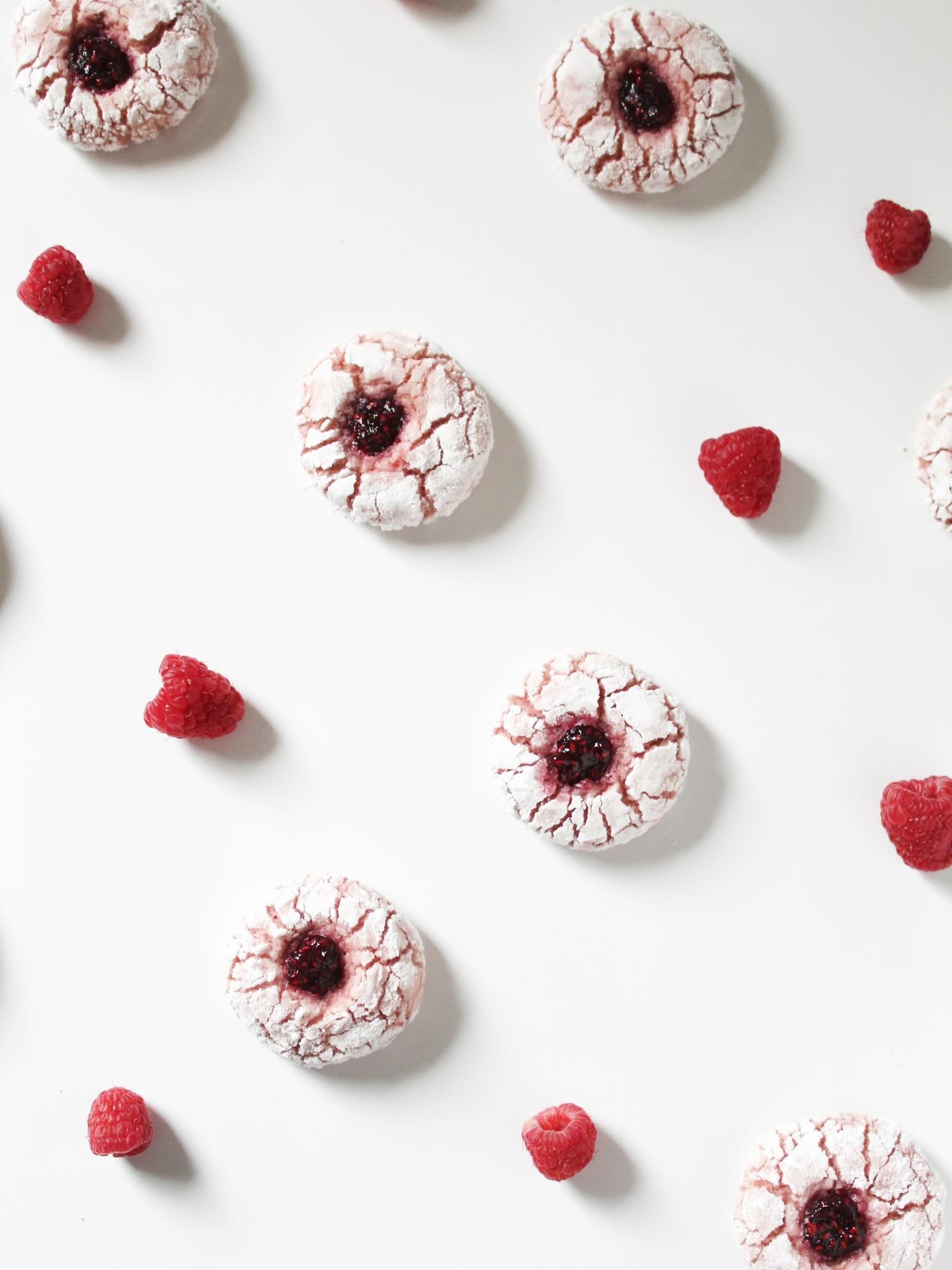 TUTTO LAMPONE —
festa della mamma | dia das mães
O meu favorito, o mais delicioso e delicado marzipan de amêndoas com framboesas italianas, recheado com geleia de framboesas!
Disponível nas caixinhas de presente e avulsos para compor uma mesa de doces.
—
Solicite o menu pelo WhatsApp | link na bio