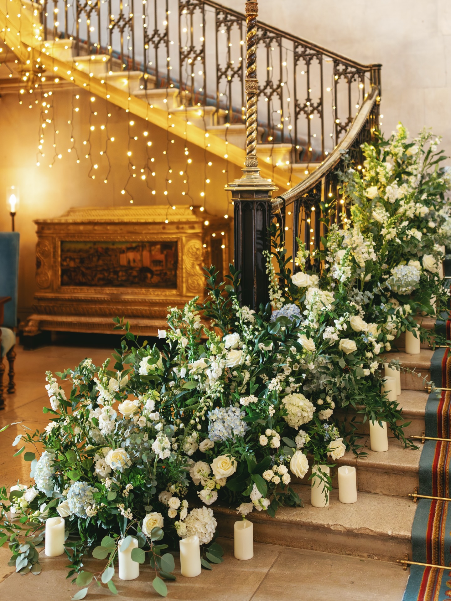 Whites and greens with hints of blue for J & H @ashridgehouse
Professional photos @sarahelliottphotography
Flowers @appleblossomflowers_
#wedding #ashridgehousewedding #weddingfloral #whitegreenandbluewedding #statementflowers