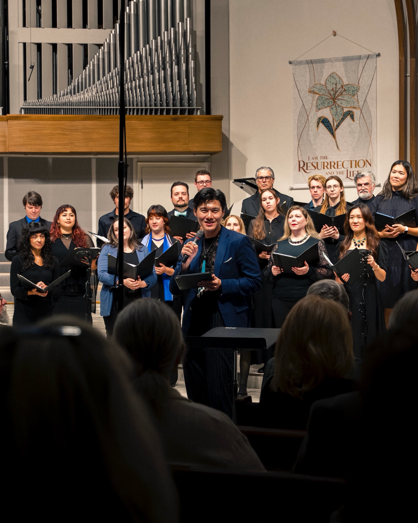Thank you to everyone who came out and shared this moment with us — your presence made the night unforgettable. And a special thank you to @musicmanchoi for leading our singers with such artistry and care.
We’re so grateful to create and experience music together like this. Until next time
#SacraProfana #ChoralMusic #LiveMusic #SanDiegoEvents