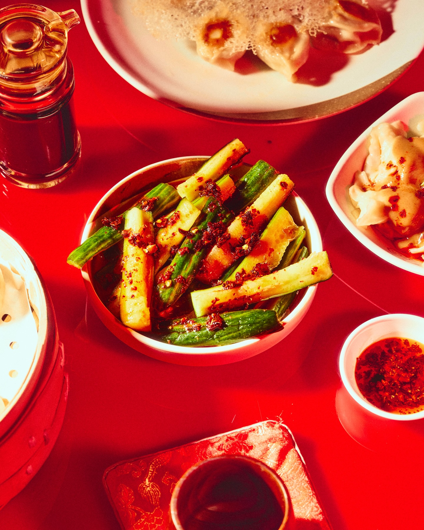 Un peu de croquant, un peu de piquant, et beaucoup de fraîcheur 🥒✨
Notre Concombre aigre-piquant, un grand favori de la maison, apporte la touche de fraîcheur parfaite à votre table d’été.
A little crunch, a little heat, a whole lot of refreshment 🥒✨ Our fan-favourite Hot & Sour Cucumber is the fresh kick your summer table needs.
#summervibes☀️ #sammiandsoupedumpling #mtlfoodie #mtlmoments #mtlblog