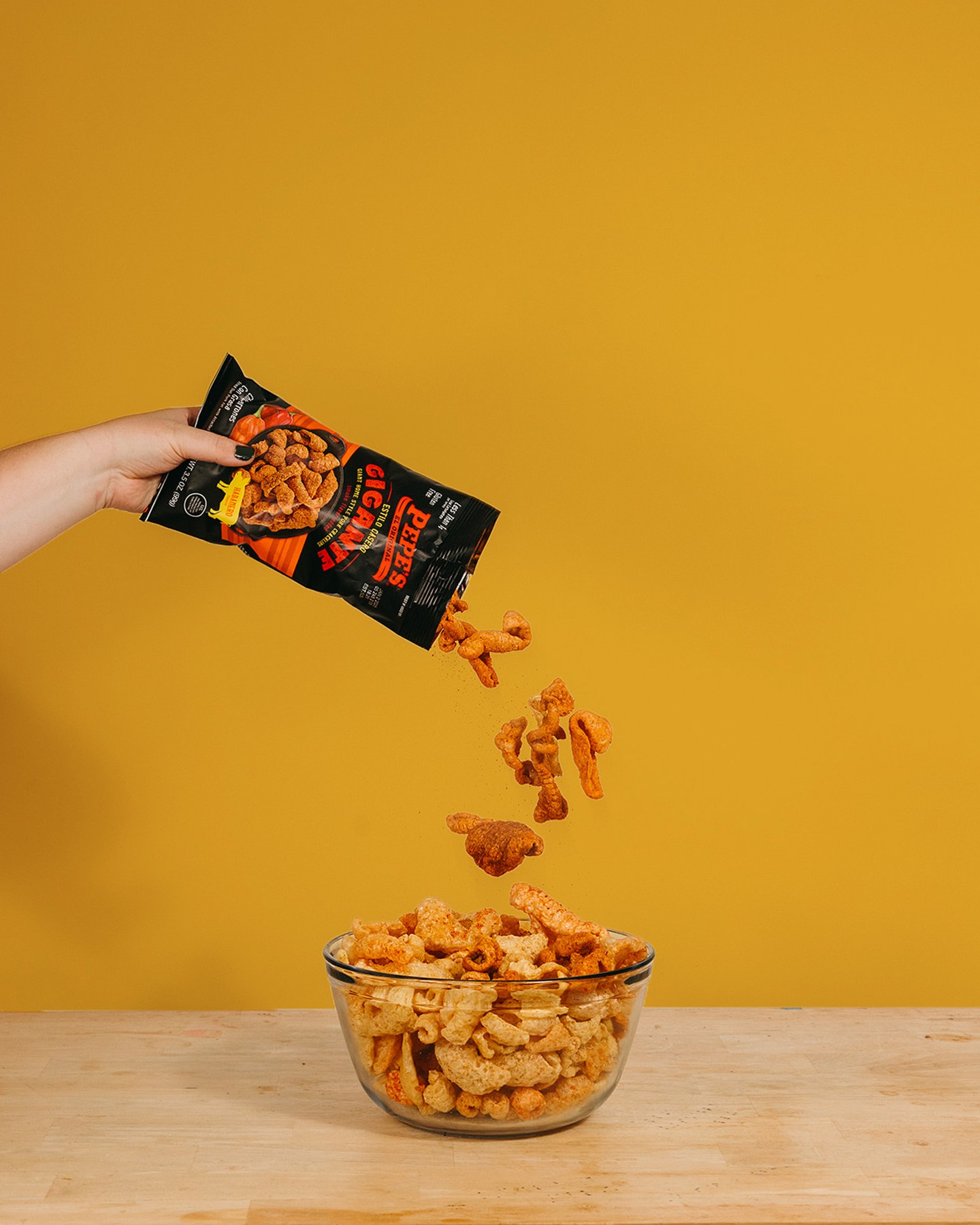 When the cracklins hit the bowl, the snack game changes. 💥
These Gigantes don’t mess around.
👇 Who are you sharing with?