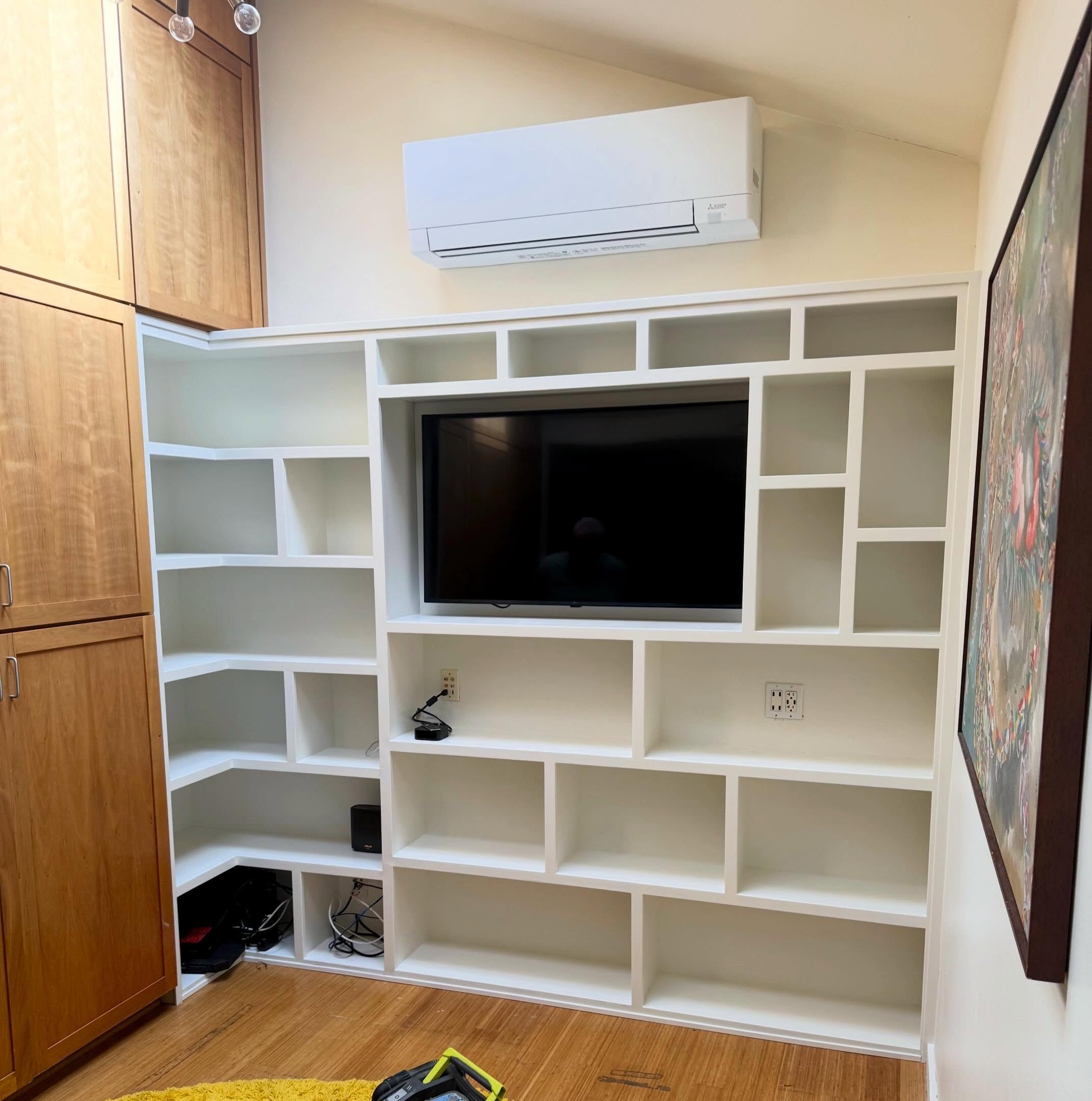 We recently got to recreate this space with a nice built in bookcase/entertainment center. 👌🏼