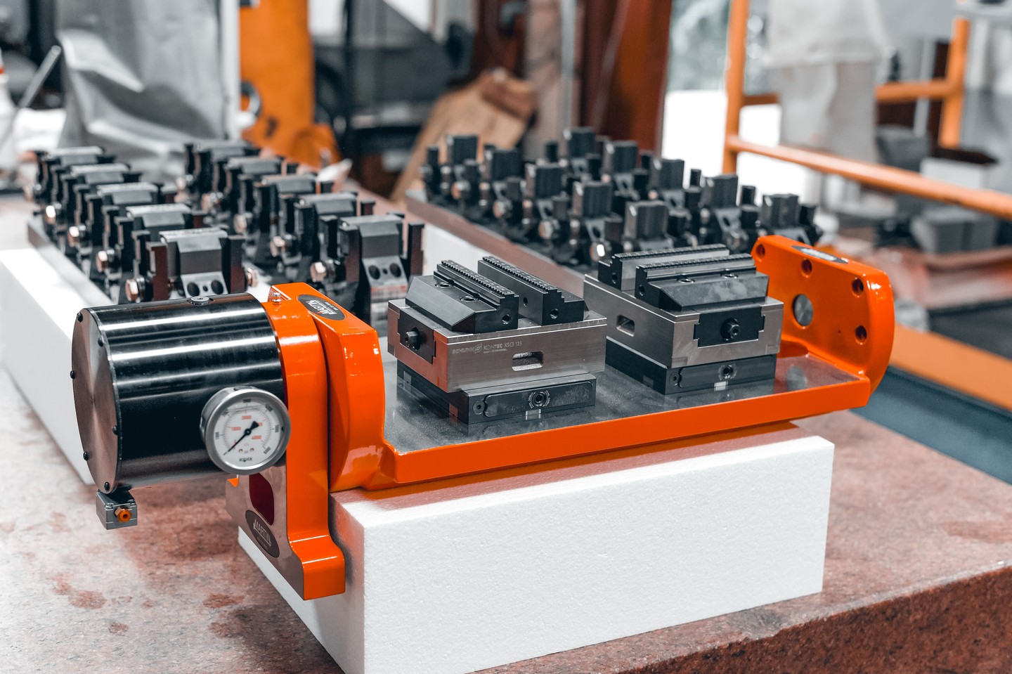 @schunkusa KSC3 vises on GFD Mini bases, mounted on a Stallion trunnion table with our TS1200-IB braking system! Low profile, high part density, consistent location every time the fixture drops in.
Interested in what the right setup could do for you? Reach out at www.trunniontable.com ⚙️