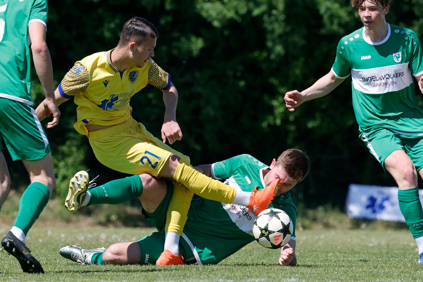 Klarer Auswärtssieg! 🤝🐉
Am Samstag ging es für unsere Drachen an die schöne Anlange vom @svdornach_official
Diese konnten wir mit einem 0:6 Schlagen und bester Stimmung die Rückreise antreten! ☀️🔥
Danke an die vielen Murnauer Zuschauer die mitgefahren sind! Wir machen genau so weiter 💪
Hier ein paar Eindrücke vom Spiel! ⚽️
Bilder: Markus Nebl
#Soccer #fussball #Murnau #explore #fypage