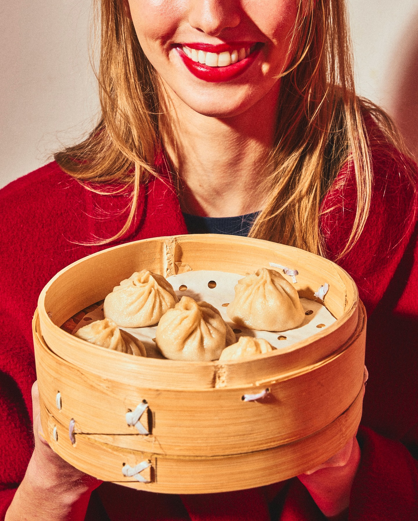 Trouvez quelqu’un qui vous regarde comme elle regarde un panier de soupe dumplings tout chaud 😍🥟
Find someone who looks at you the way she looks at a hot basket of soup dumplings 😍🥟
#mtlblog #mtlfoodies #mtlrestaurant #mtlfoodblog #sammisoupedumpling