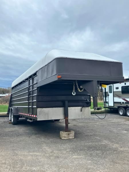 From campers and boat trailers to utility and dump trailers - it’s officially that time of year again! Everything’s out of hibernation and back to work (or play) 😄👍
Before you hook up and hit the road, it’s always a good idea to give your trailer an inspection. A little attention now can save a lot of hassle later.
Wherever this season takes you to the jobsite or the lake, we make sure you’re ready to roll. Give us a call at 613-623-6508.