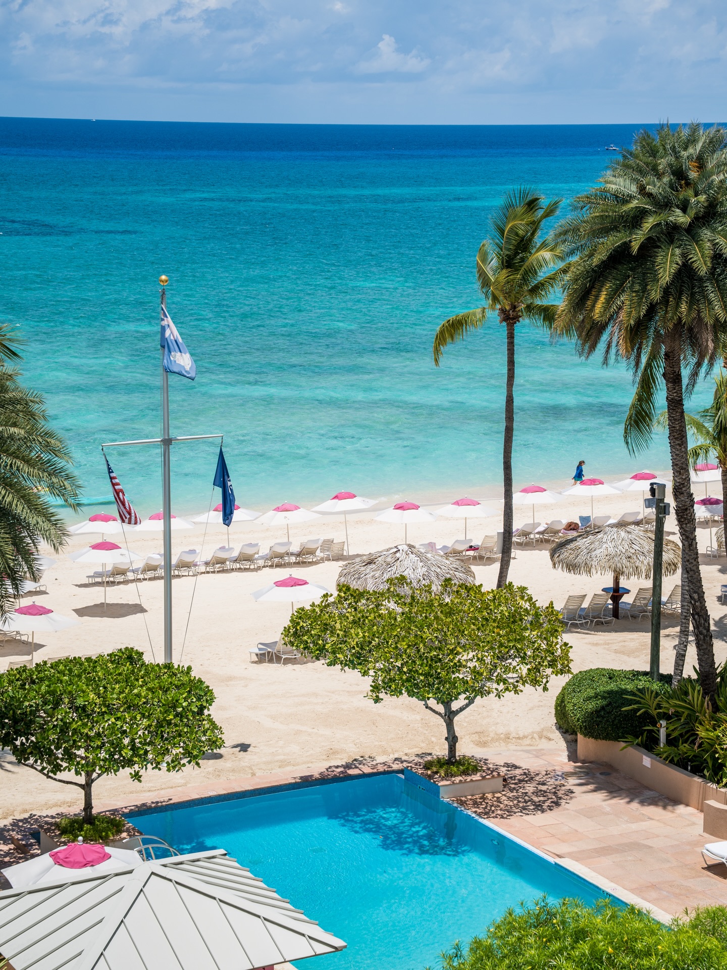 Hello May 1st. Hello Friday. 🌴✨
No better place to start the month.
#caribbeanclubcayman #sevenmilebeach #mayvibes #boutiqueluxury