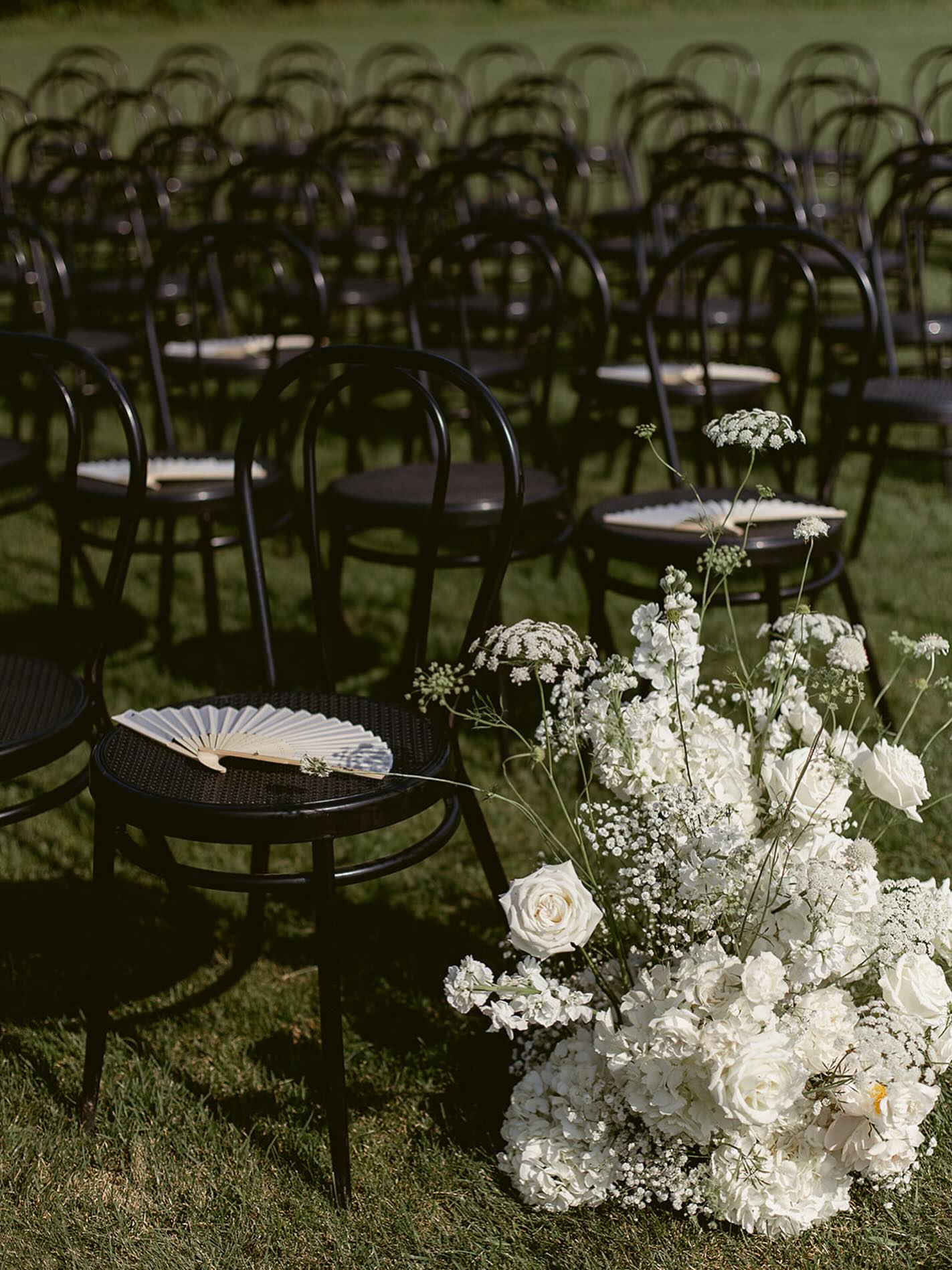 We obsess over the details so you don’t have to 🤍
Decor photo by @sarahwhitephoto
The team :
Wedding planner: @erikaco.events
Venue : @poloparcfarmsevents
Marquee : @sperrytentscanada
Catering: @hbevenement
DJ : @brunoberdnikoff
Florist : @ateliercarmel
Stationery : @whitewillowpaperco
AV : @contakav
Rentals: @tenuedesoiree_ @celebrationsgroup @divalocation
Band : @tuxedo_swing_productions
Wedding cake : @henriettedesserts