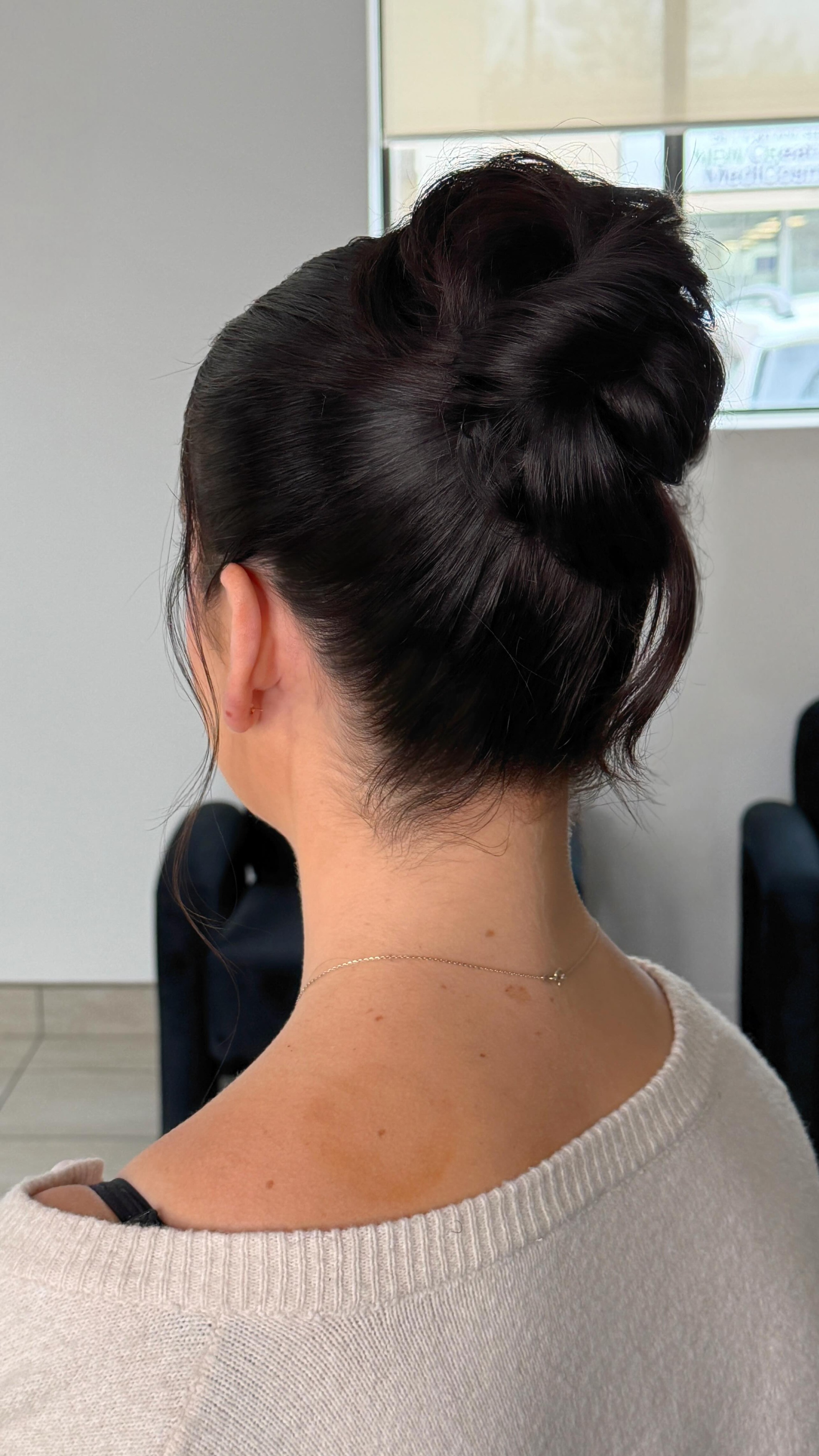 … let style this modern twisted updo 😍😍
HAIR & MAKEUP BY BB ✨
@bridalbykayla
@ashtondoner
.
.
.
the gorgeous em 🌸 @em_stonewallestates
thanks for hanging out and letting us get creative ✨
.
.
.
#beyoutifulbrides #niagaraweddings #bridalmakeup #bridalhair #weddinghair