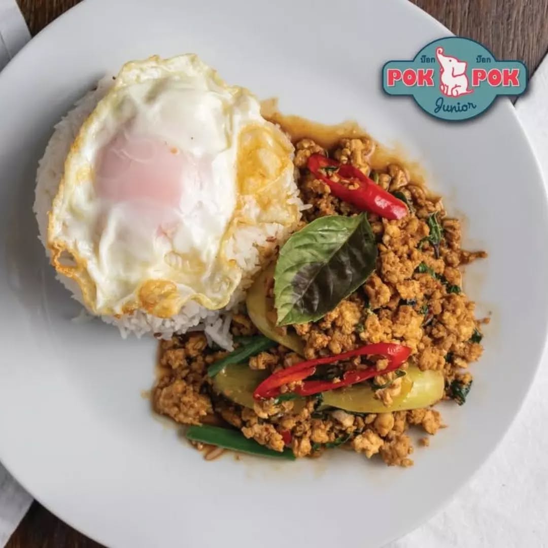 Krapow Gai Kai Dow… yeah this one’s not playing around! 🍳🔥
Chilli basil chicken flying through the wok with holy basil, green beans, banana chilli, topped with that crispy fried egg. Spicy, messy, exactly how it should be.
Book your table today via the link in bio!
#ThaiFoodMelbourne #PokPokJunior #AsianStreetFood #MelbourneLunch #MelbourneCBD