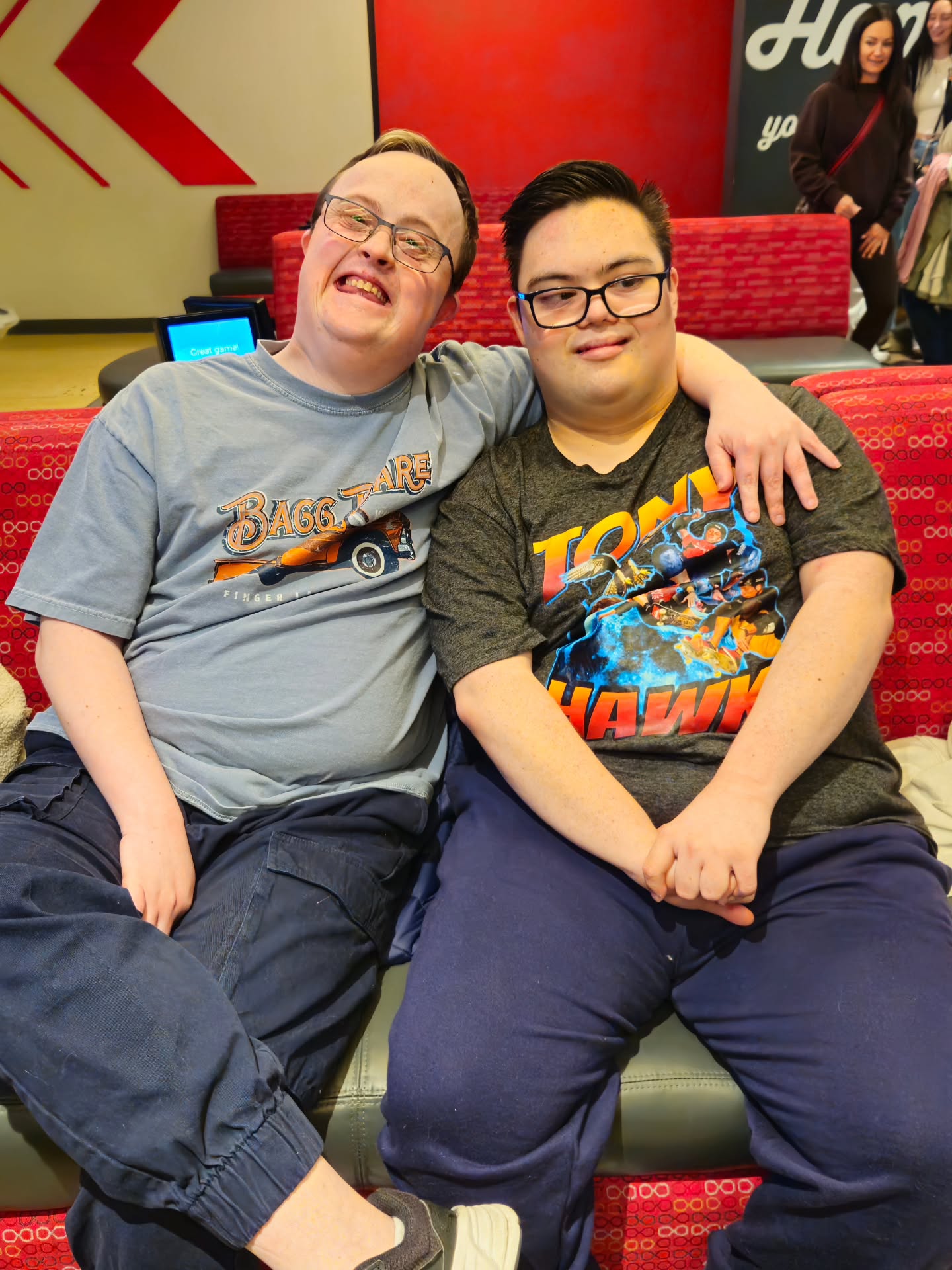 Last night we had a big group bowling night at The Adventure Club program 🎳
We welcomed a new Trailblazer, Aiden.
Really excited to have you join, Aiden. You fit right in and we’re glad you’re here.
Massive shoutout to the Trailblazers because they were so welcoming right off the bat. Just jumped in, started chatting, joking around, no weirdness, just made it easy.
They really embodied all the qualities of a Trailblazer.
Lots of laughs and a ton of cheering each other on all night.
Good night all around, thanks Trailblazers & Champions!
P.s. I totally forgot to take more pics of everyone!
#uniqueoptimism #hamont #splitsvillehamilton