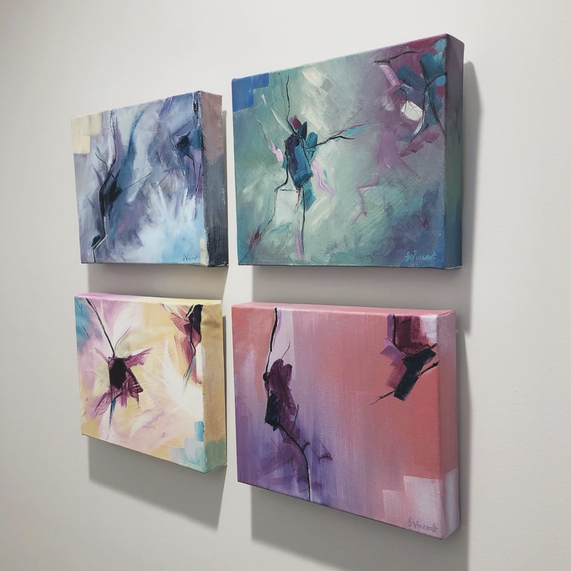 This set of 4 abstract paintings are ready for their new home! Do you have a spot in your home where they would sit perfectly and brighten up the space? Check the out here https://www.sandravincentart.com.au/product-page/little-darlings-acrylic-paintings
#artforsale #paintingsforsale #paintingforsalebyartist #sandravincentart #affordableart