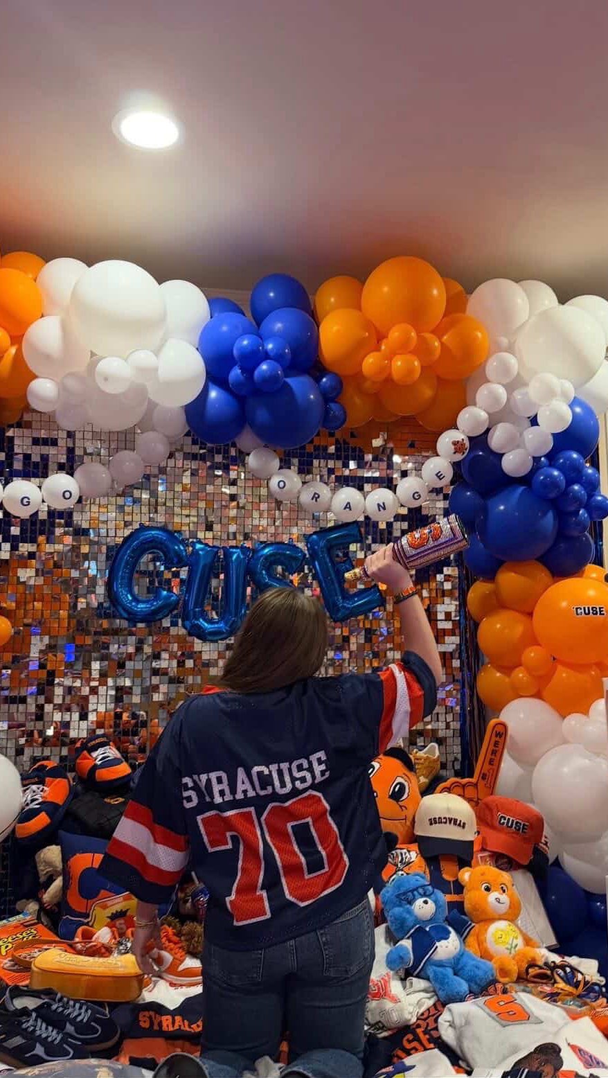 Insane bed party!! Cuse edition
Congrats @brookemayerrrr 🧡💙🧡💙