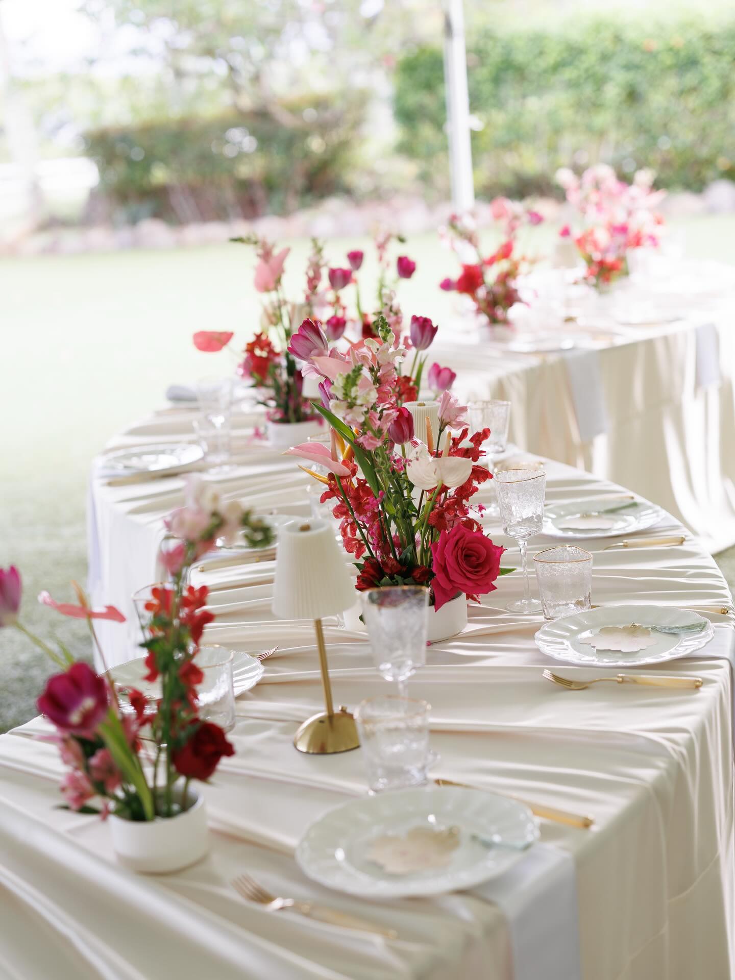 Luxury is in the details ✨
Planner: @oneandonlyhawaii
Photographer: @jasondengphoto
Florals: @the_flower_bunny
Linens: @theweddinglinenco_
Venue: @kualoaranchweddings @kualoaranch
#TheWeddingLinenCompany #WeddingDesign #EventRentals #LuxuryLinens #WeddingDetails TablescapeInspo
