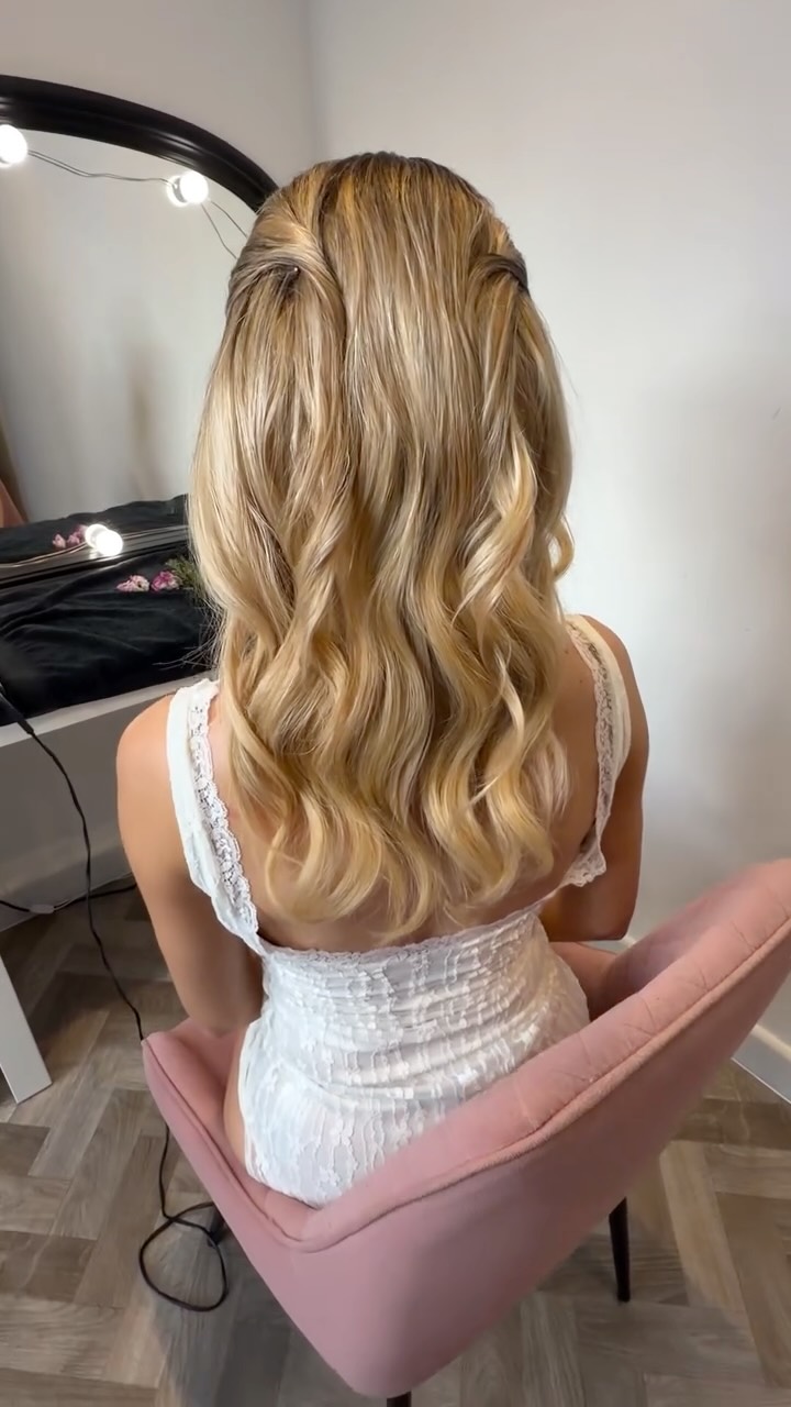 Little throwback to doing my beautiful besties hair, as I get excited to do another friend’s hair tomorrow and makeup for another lovely bride and her mum. 🤍
#goodlife #hairandmakeup #halfuphalfdownhairstyle❤️ #hairbyme #hairstylist