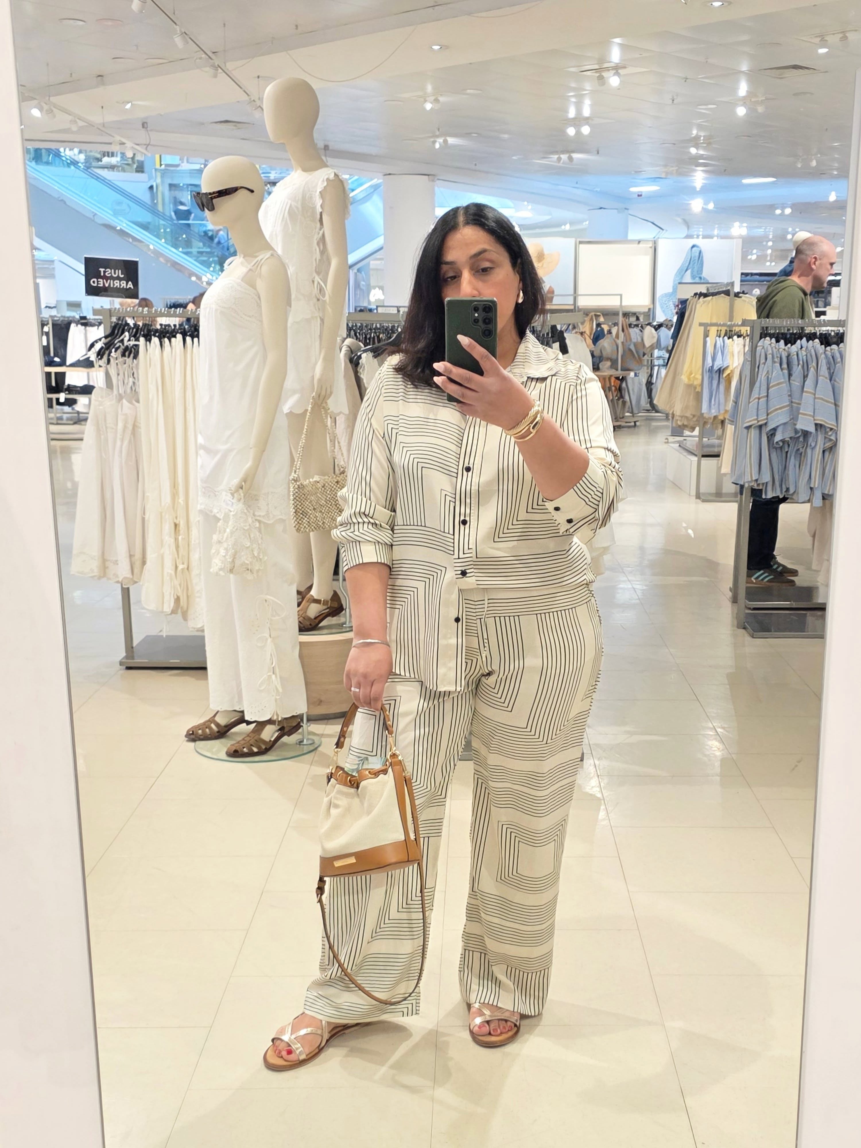 A brilliant personal shop with my client Viswa today @bluewatershopping
We picked up a small capsule wardrobe including jumpers, t-shirts, a blouse, four pairs of trousers, plus a watch and some makeup. Swipe left to see photos.
My client Viswa has spent years doing everything for everyone else and rarely anything for herself. Today, she finally put herself first, and you could see how proud she felt treating herself to a new wardrobe, a beautiful watch and good quality makeup.
So many of us women do this… we always put ourselves last.
But when you start investing in yourself, even in something as simple as your wardrobe, everything shifts. You carry yourself differently. You feel more confident. And more like you again.
Today's session wasn’t just about clothes, it was about Viswa giving herself permission to feel good.
If you’ve been putting yourself last, take this as your sign to start doing something for you.
I'll help you reconnect with your style and build a wardrobe that works for your lifestyle.
If you would love to book a personal shopping experience get in touch hello@jaschana.com
#personalstylistessex #bluewaterstylist #personalstylistnearme