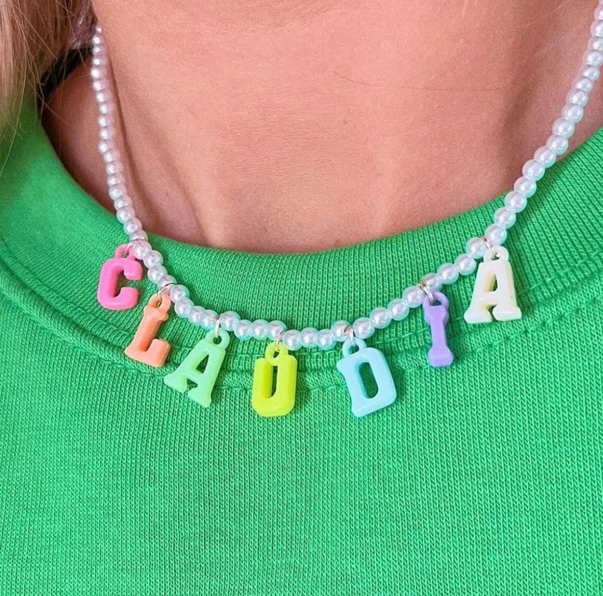 The Pearl Letter Necklace is the perfect little pop of colour to add to any outfit 💖