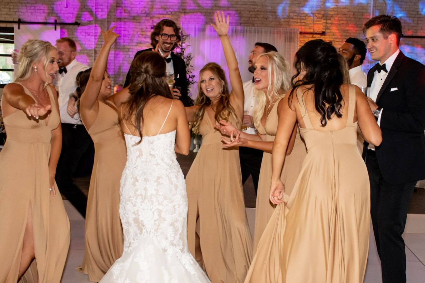 The Ramlers Dance Party🪩✨
-
@mollykuplen
-
#DanceParty #WeddingParty #ReceptionParty #Reception #weddingreception