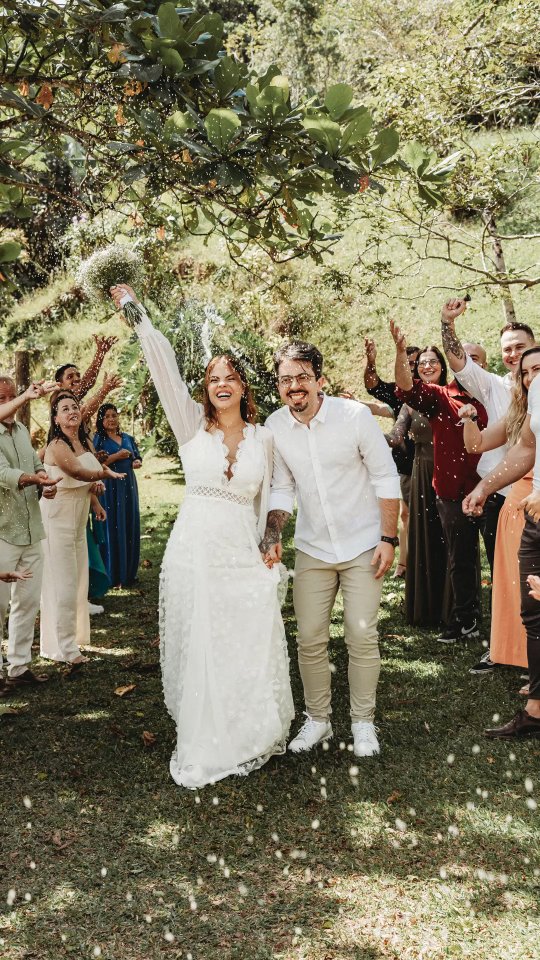 Os votos não eram só sobre o casal
Já incluíam alguém que ainda nem chegou, mas que já fazia parte de cada decisão, de cada plano, de cada olhar trocado ali
D + I
#fotografoemflorianopolis #noiva #casamentoemfloripa